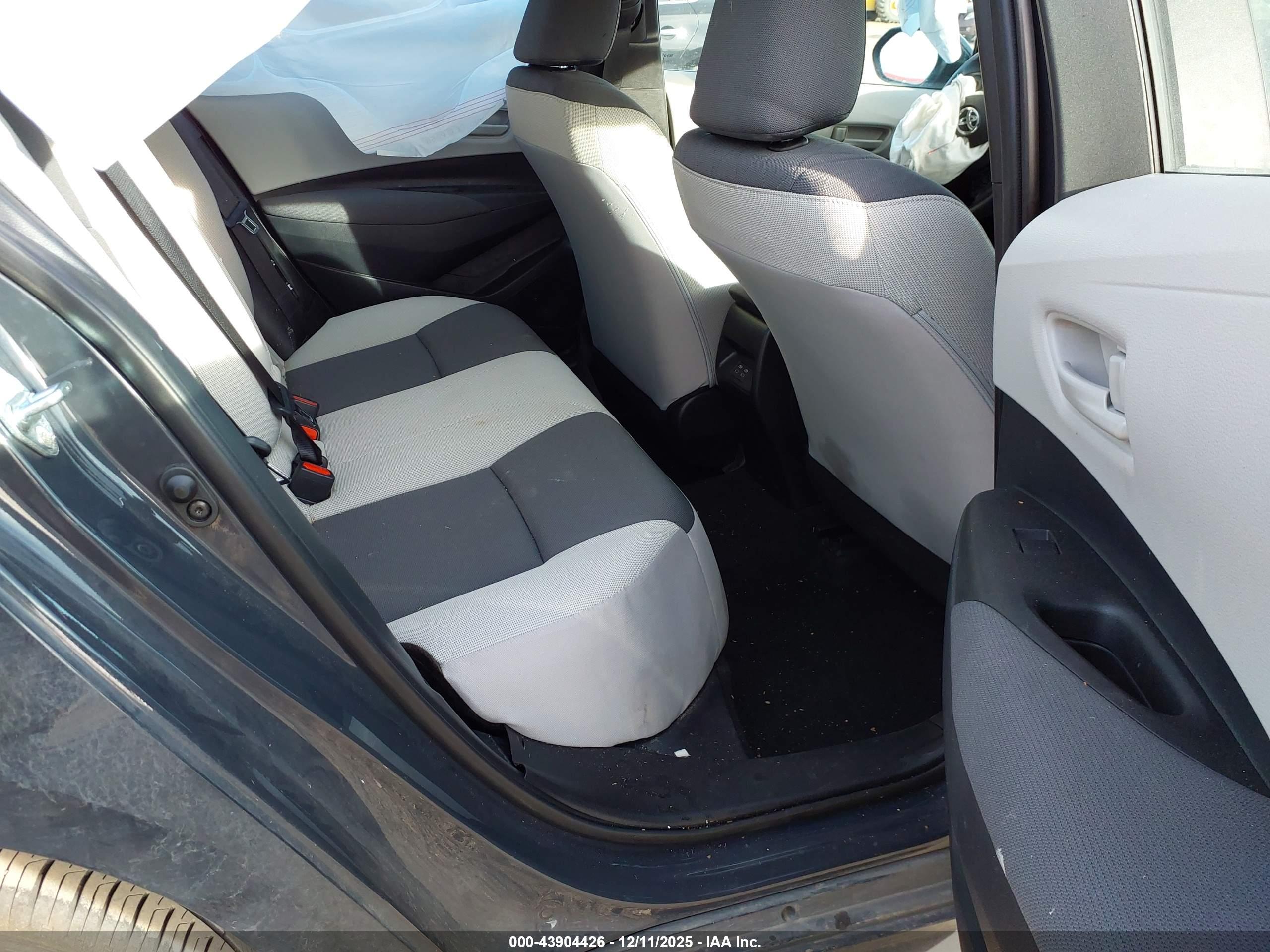 TOYOTA COROLLA image 8