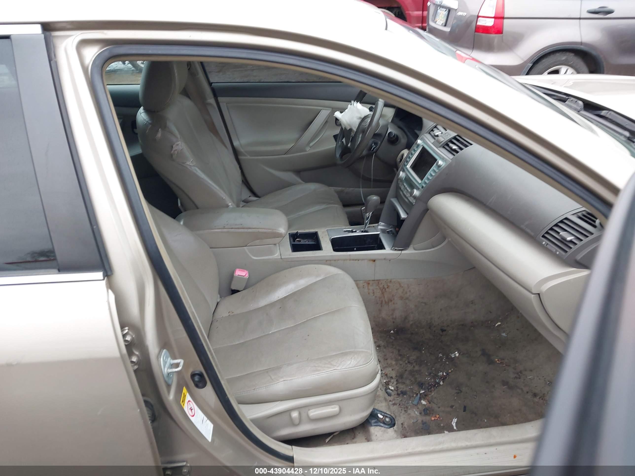 TOYOTA CAMRY image 5