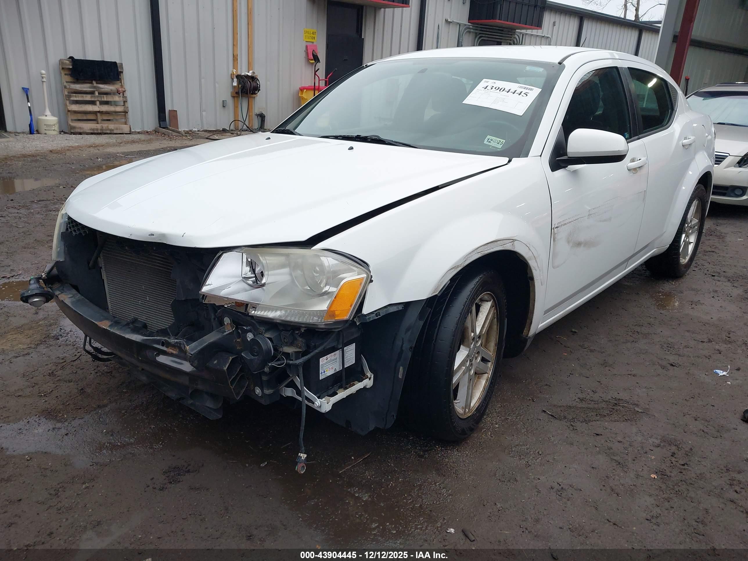 DODGE AVENGER image 2