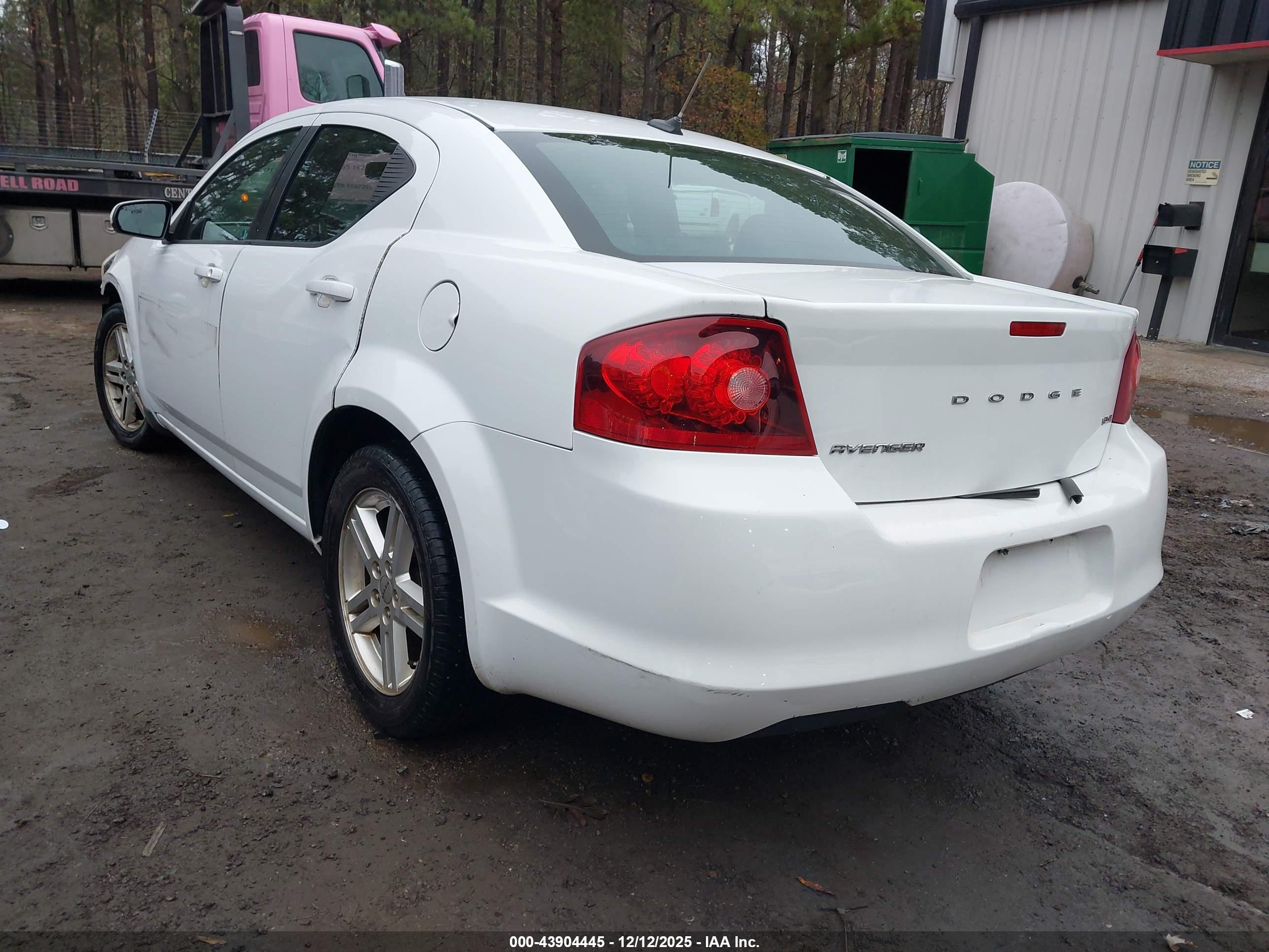 DODGE AVENGER image 3