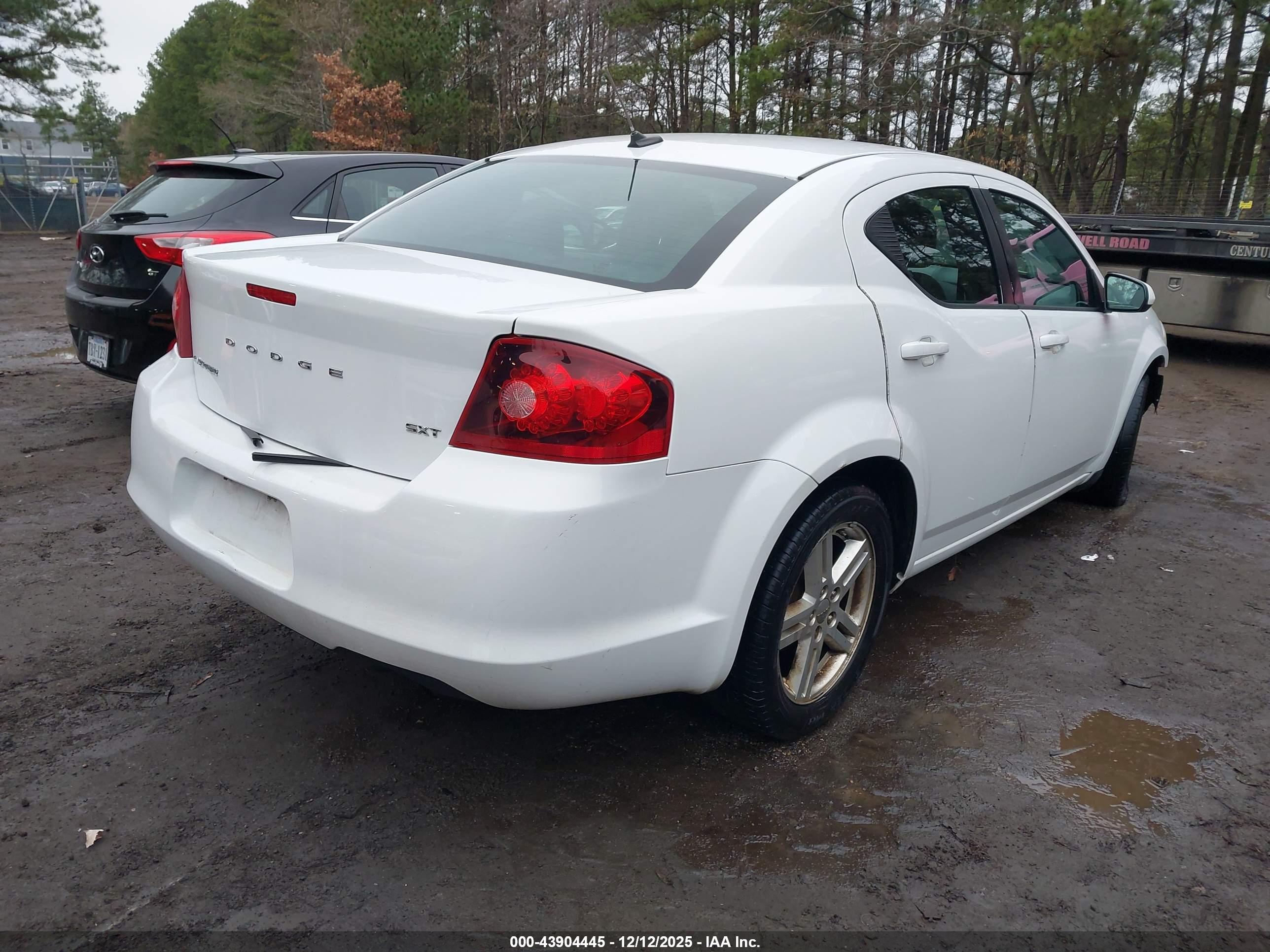 DODGE AVENGER image 4