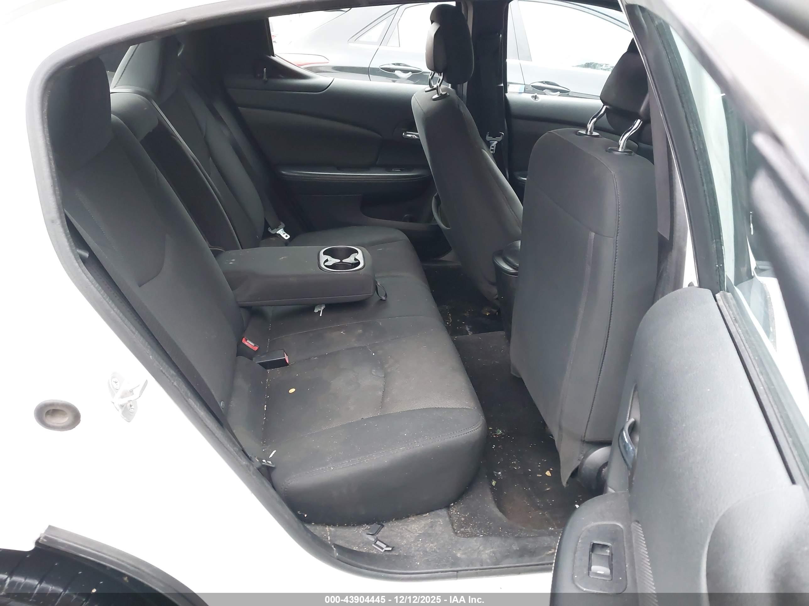 DODGE AVENGER image 8