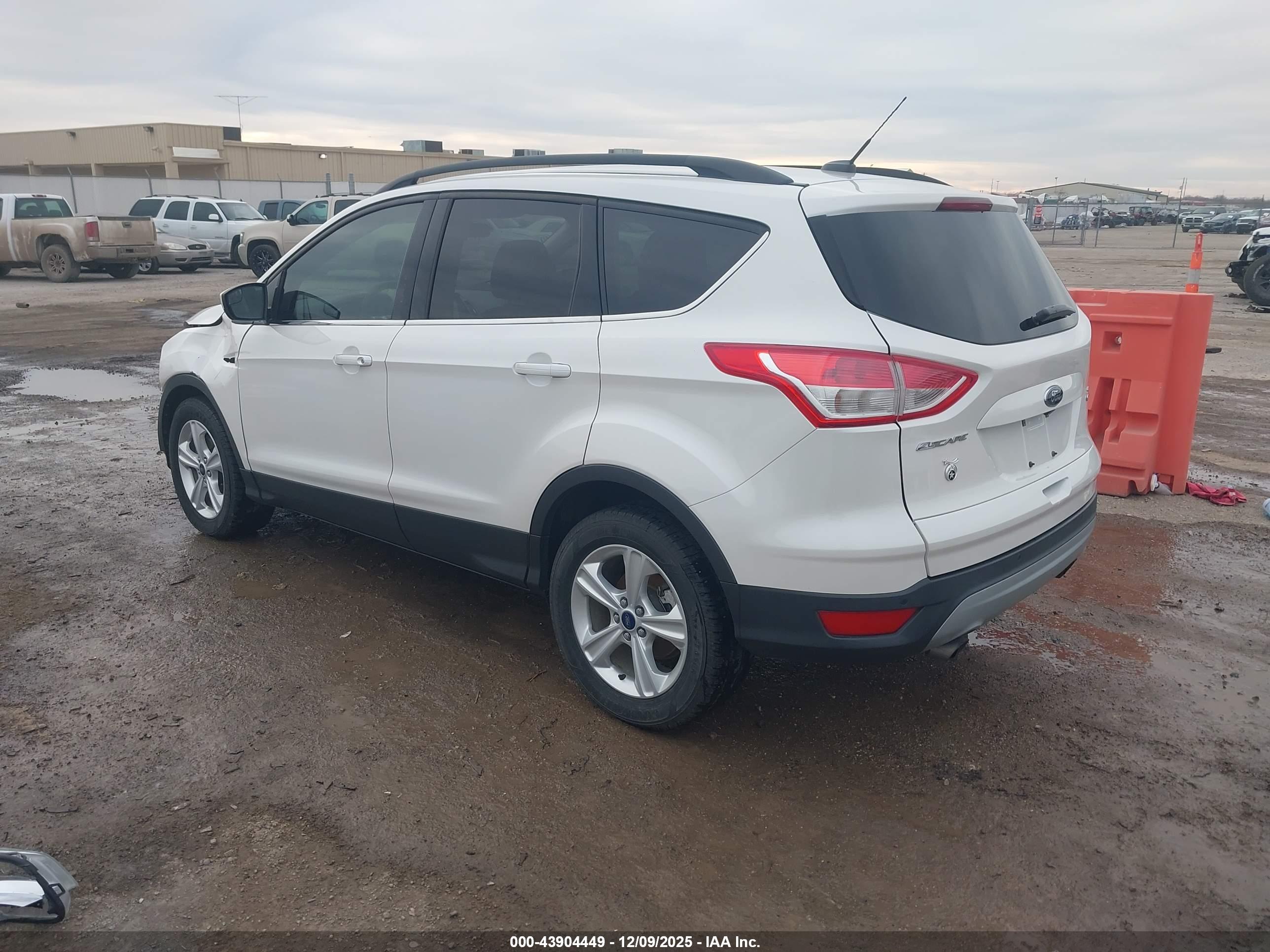 FORD ESCAPE image 3