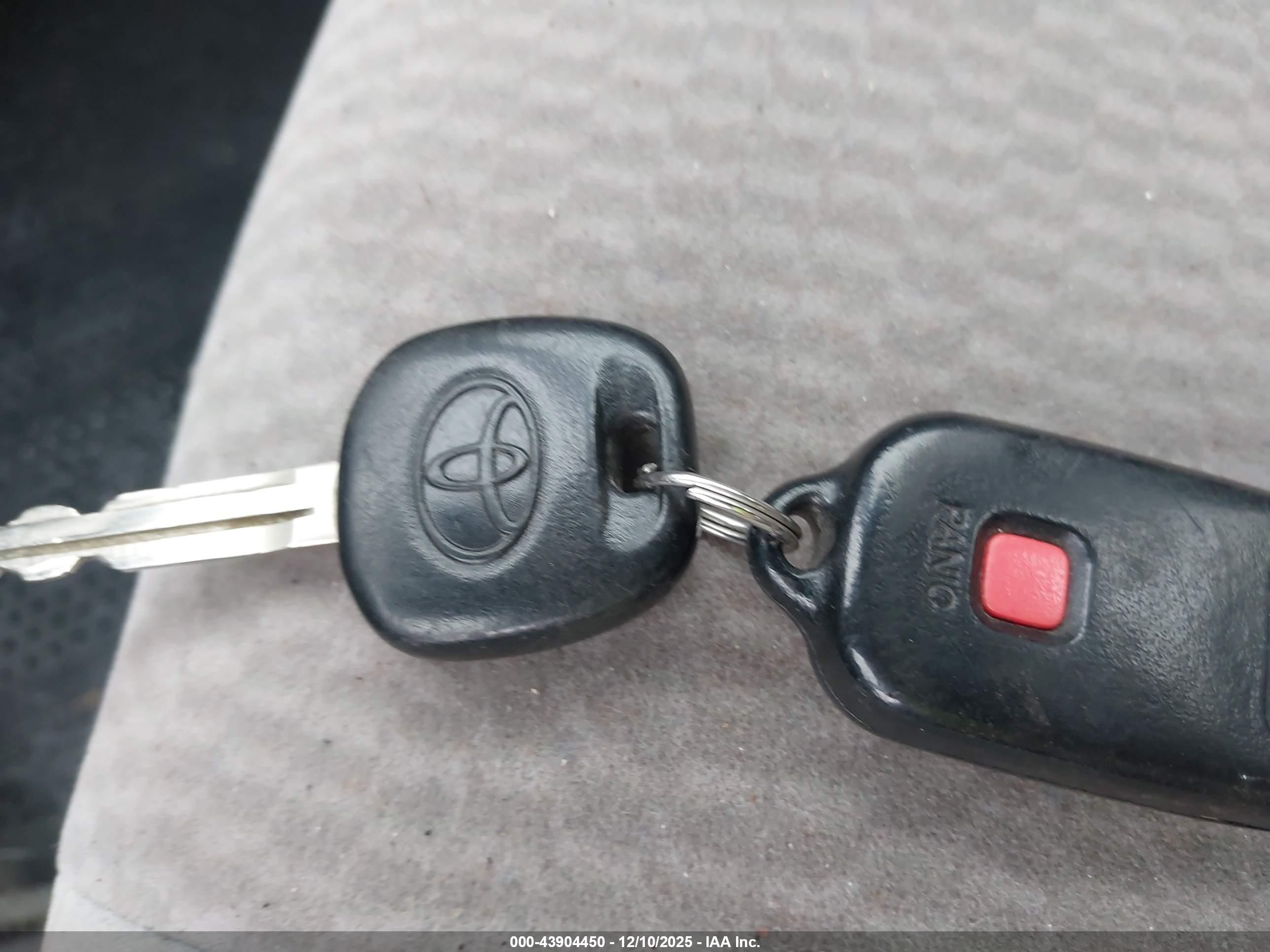 TOYOTA COROLLA image 11