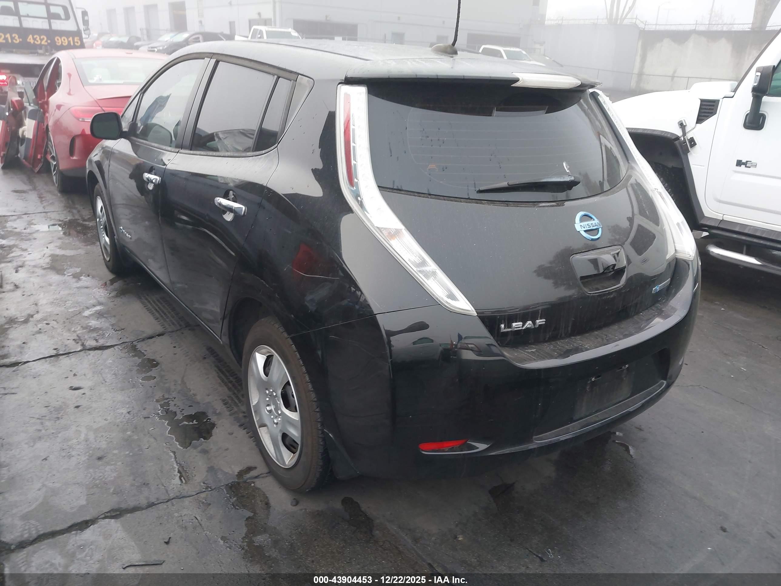 NISSAN LEAF image 3