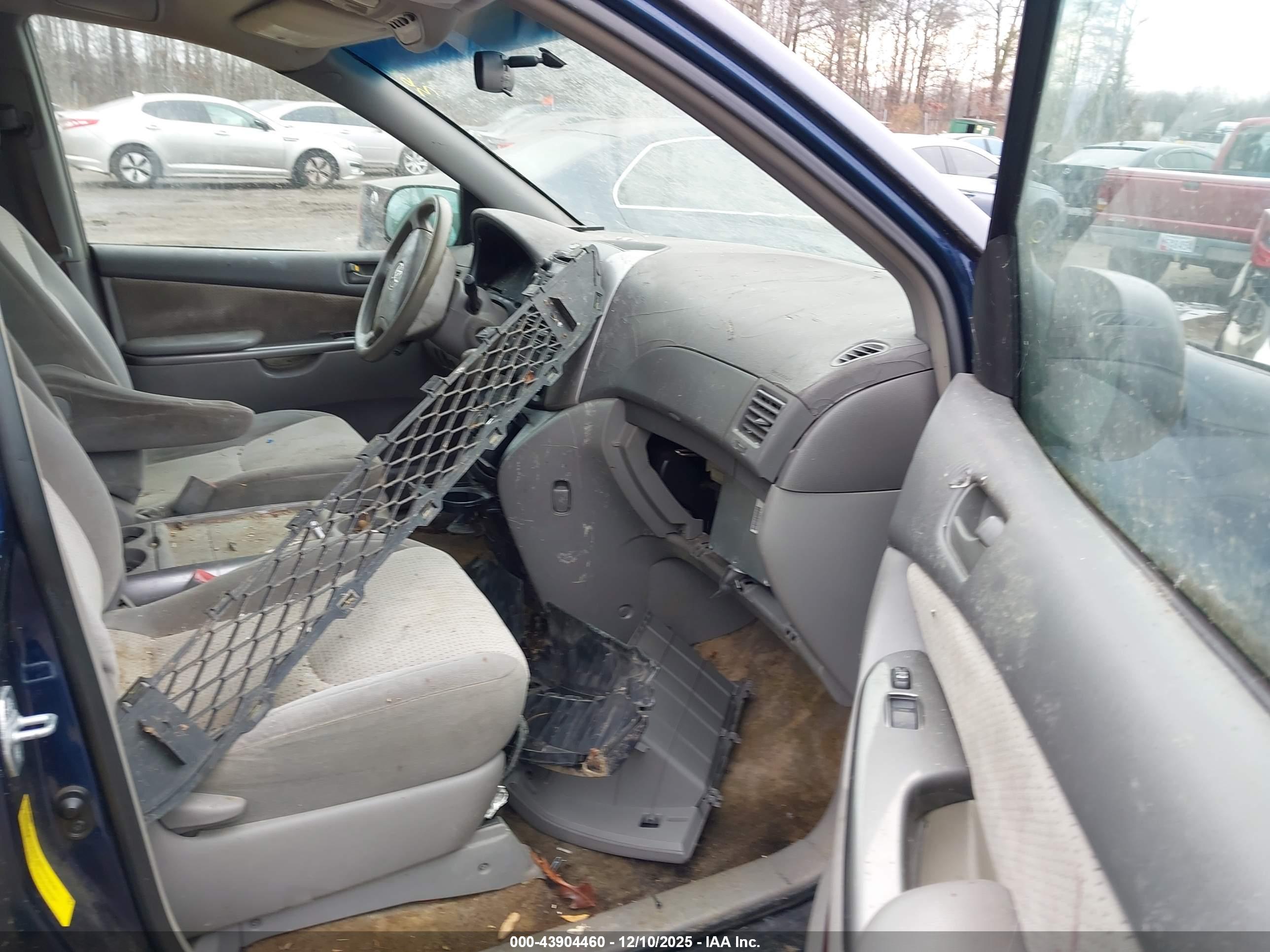 TOYOTA SIENNA image 5