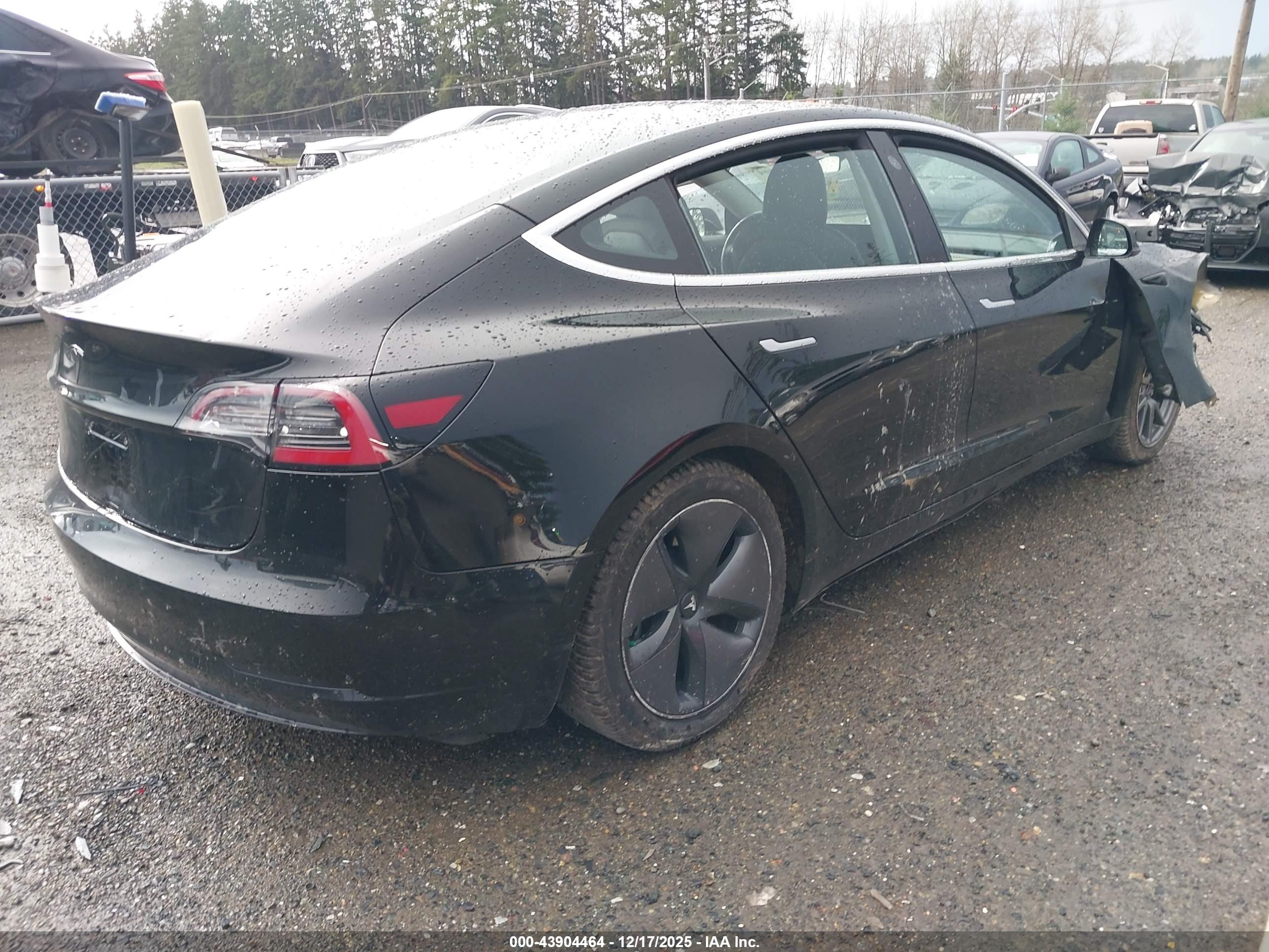 TESLA MODEL image 4