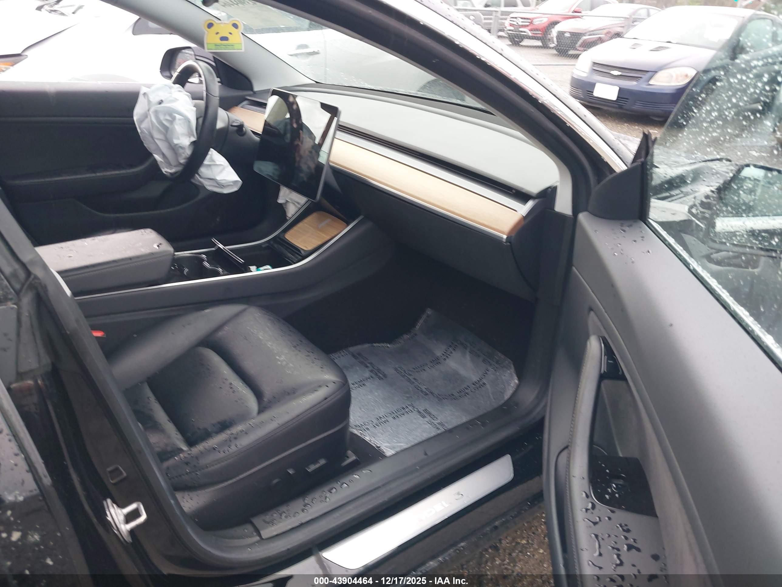 TESLA MODEL image 5