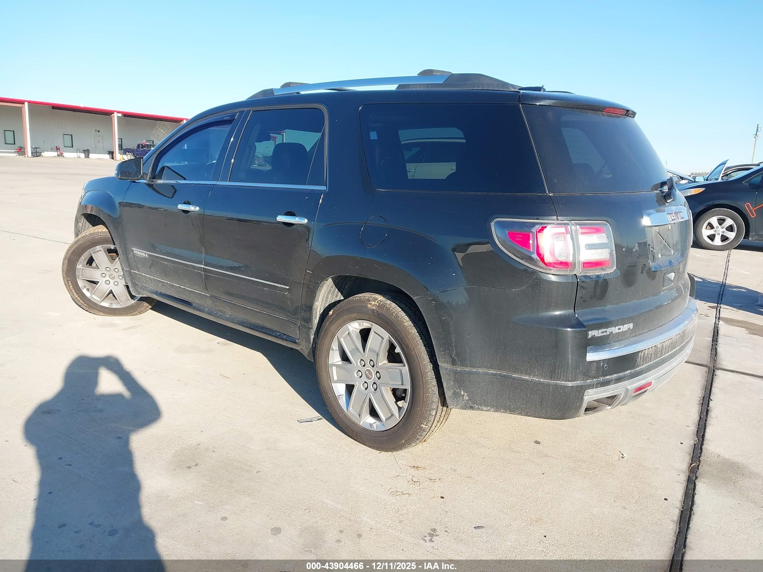 GMC ACADIA image 3