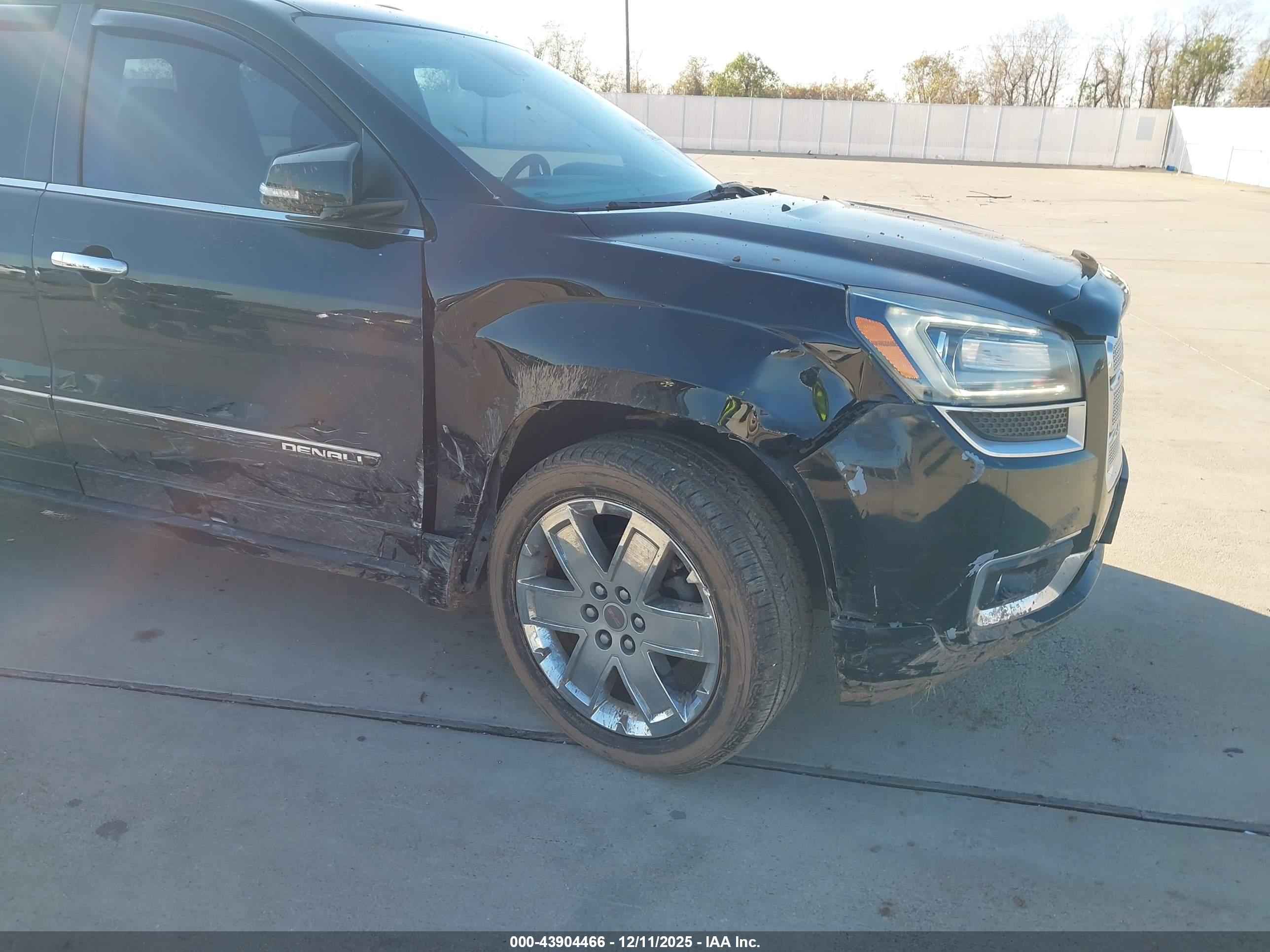 GMC ACADIA image 6