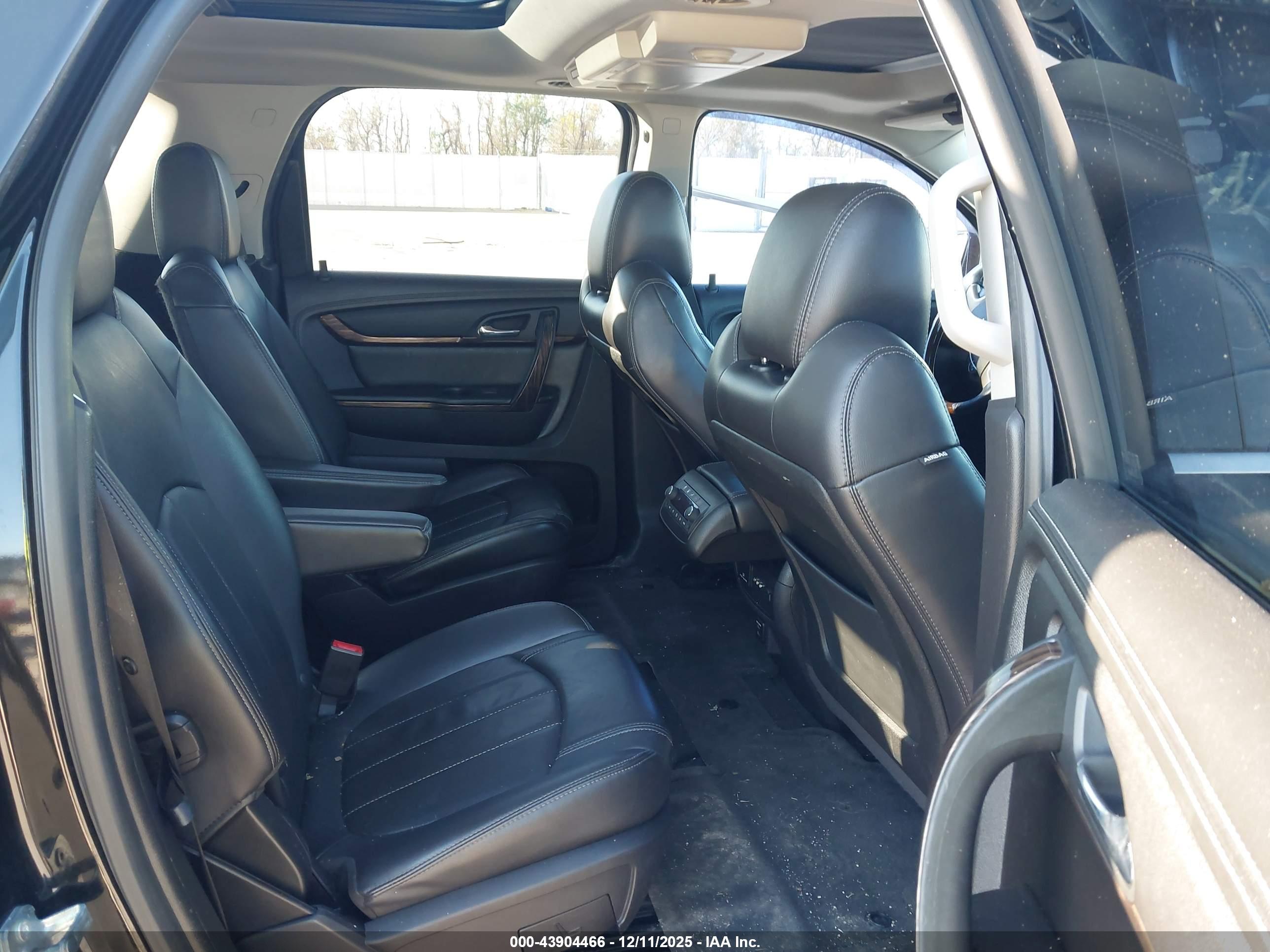 GMC ACADIA image 8