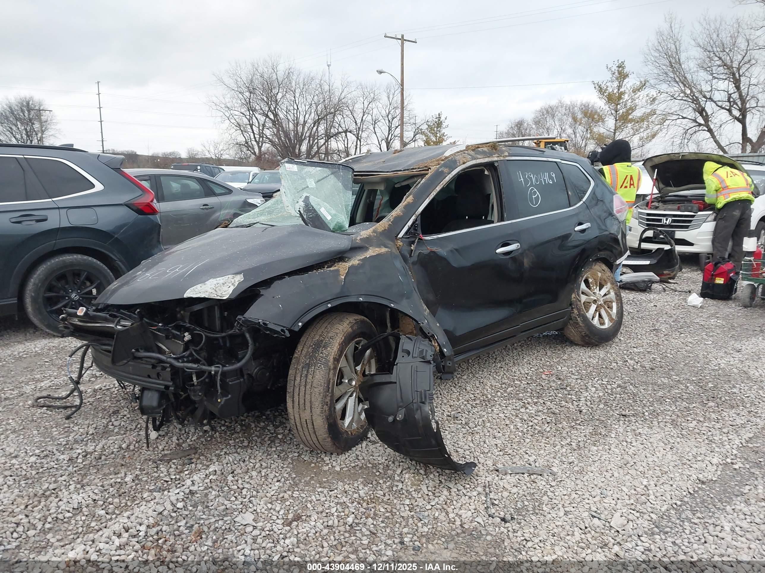 NISSAN ROGUE image 2