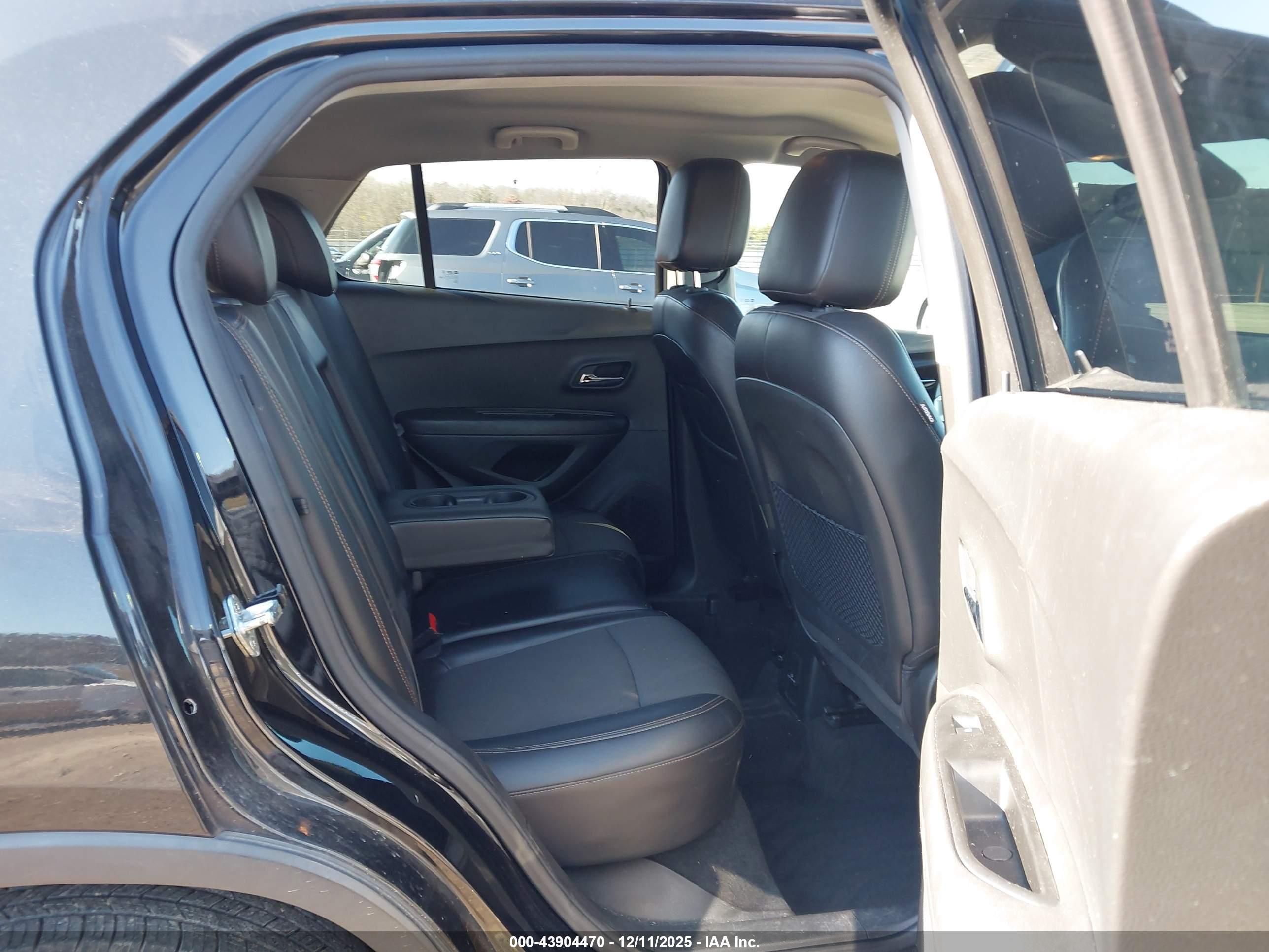 CHEVROLET TRAX image 8