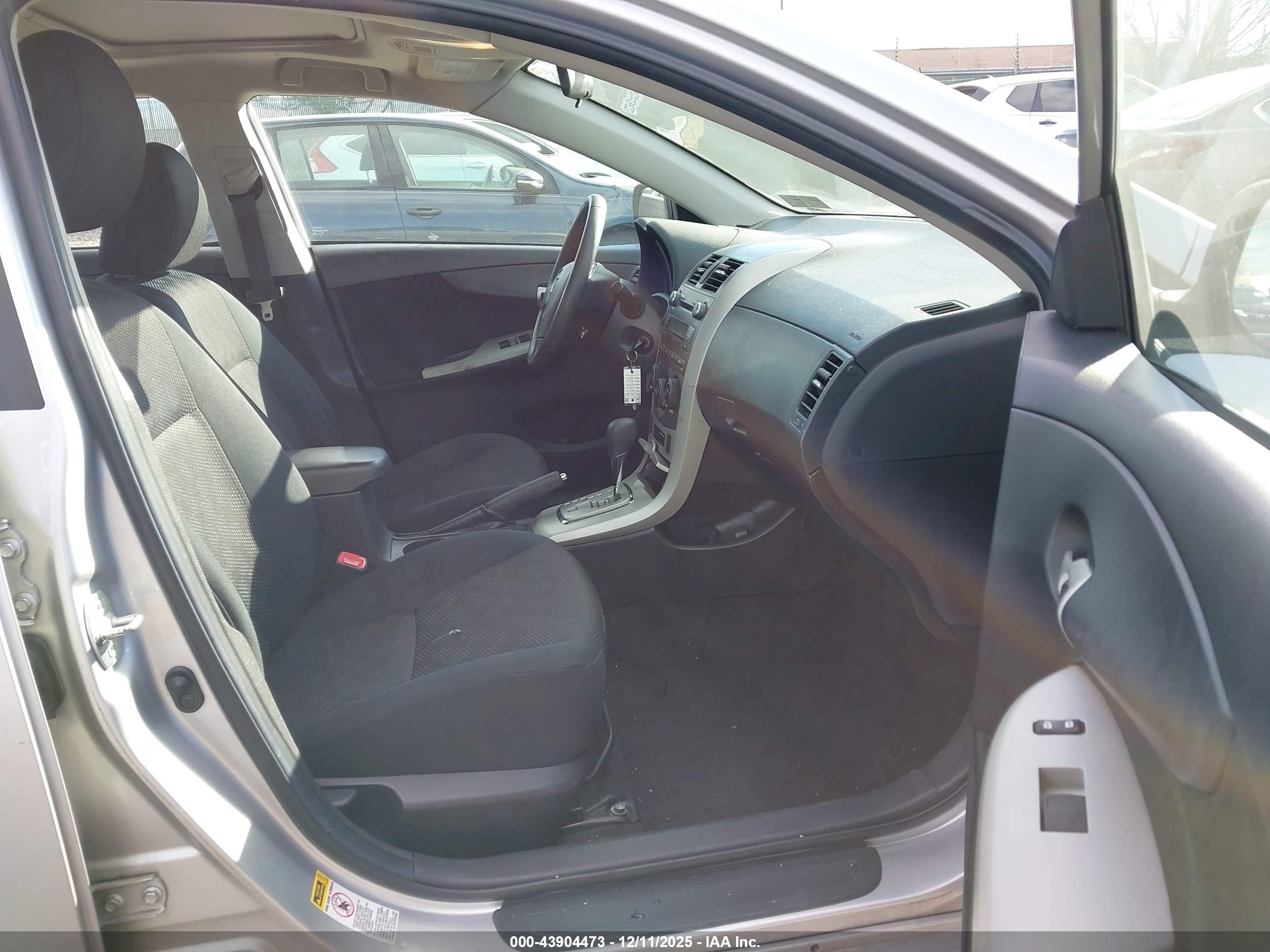 TOYOTA COROLLA image 5