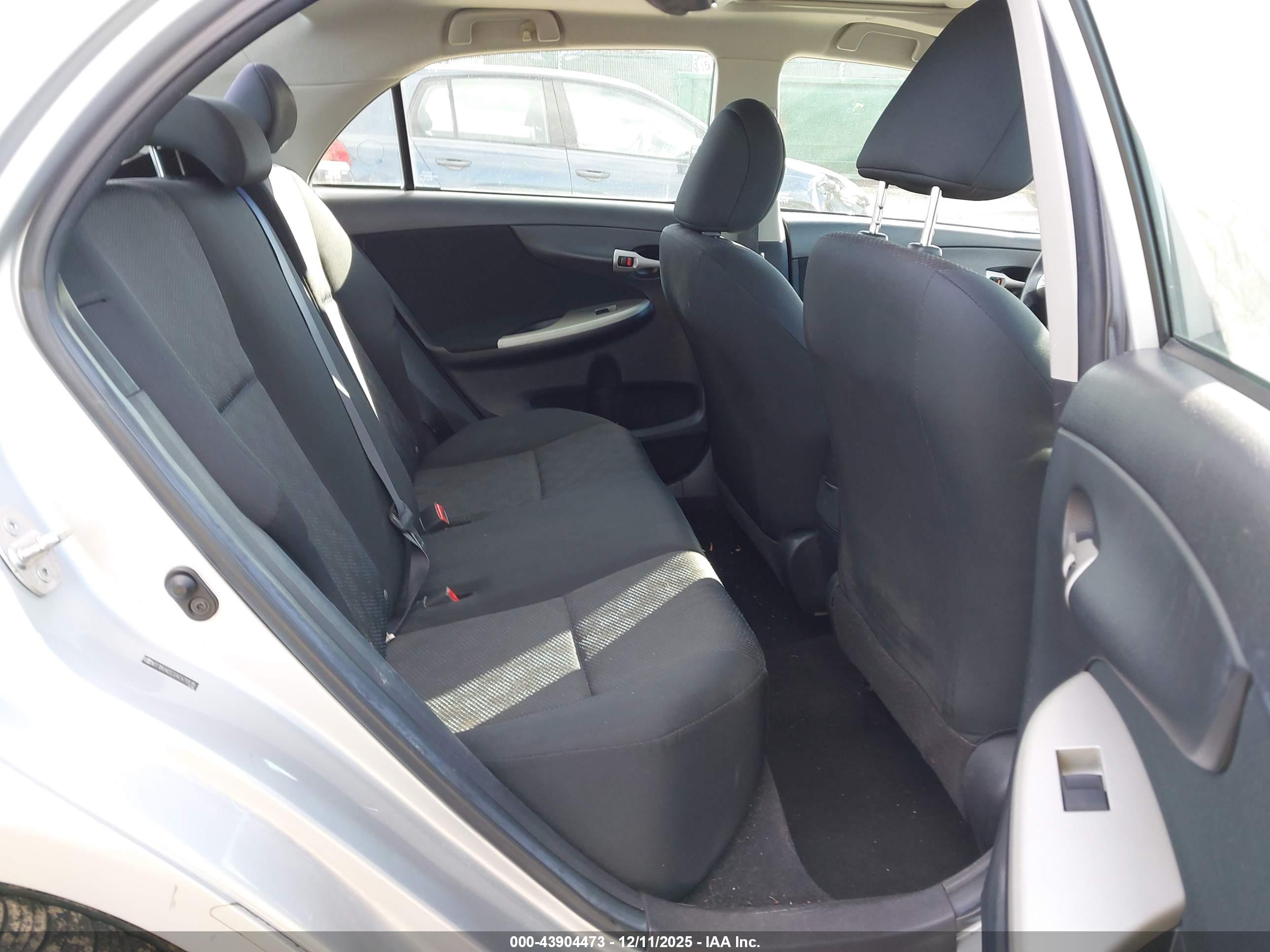 TOYOTA COROLLA image 8