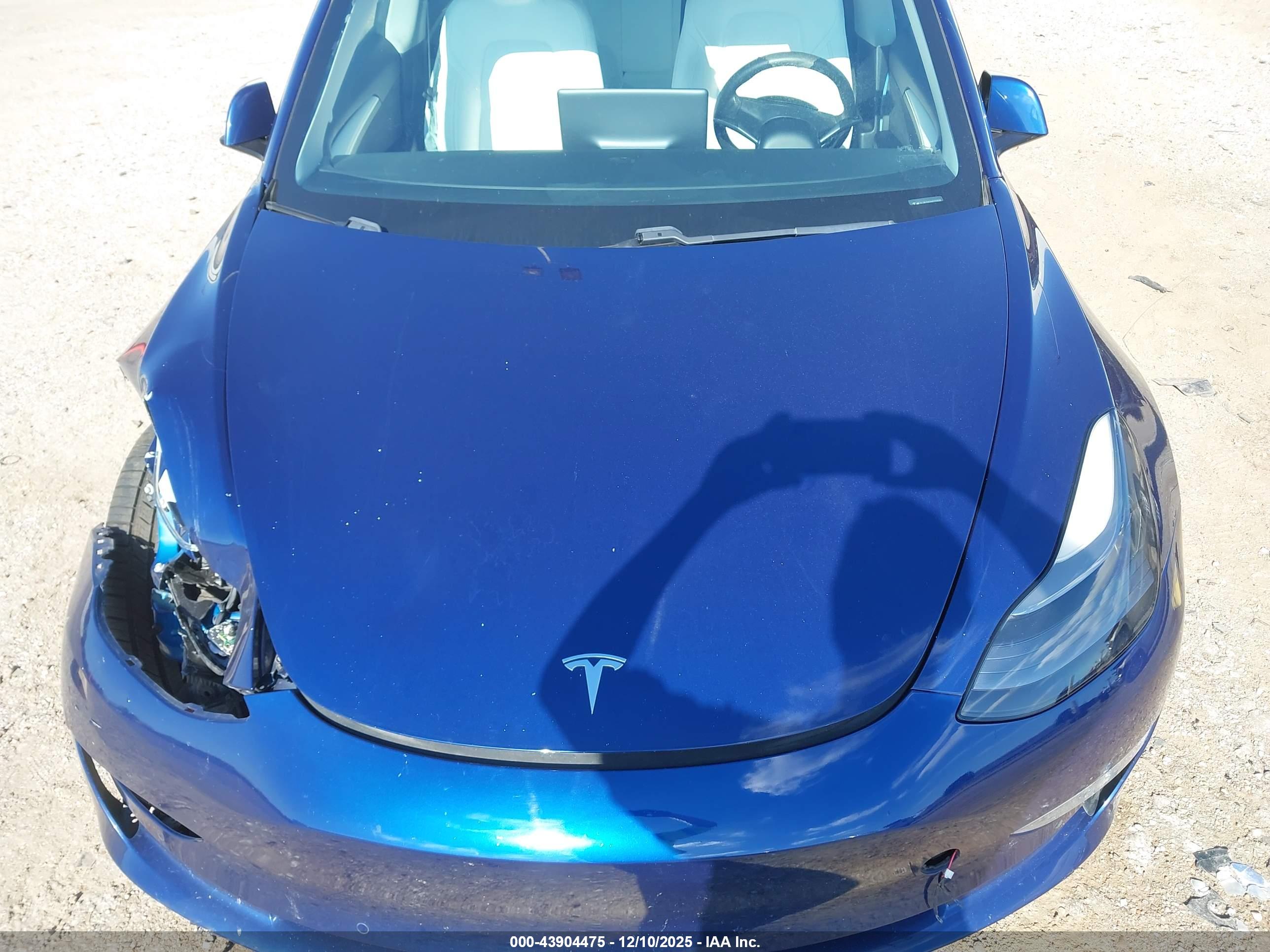 TESLA MODEL image 10