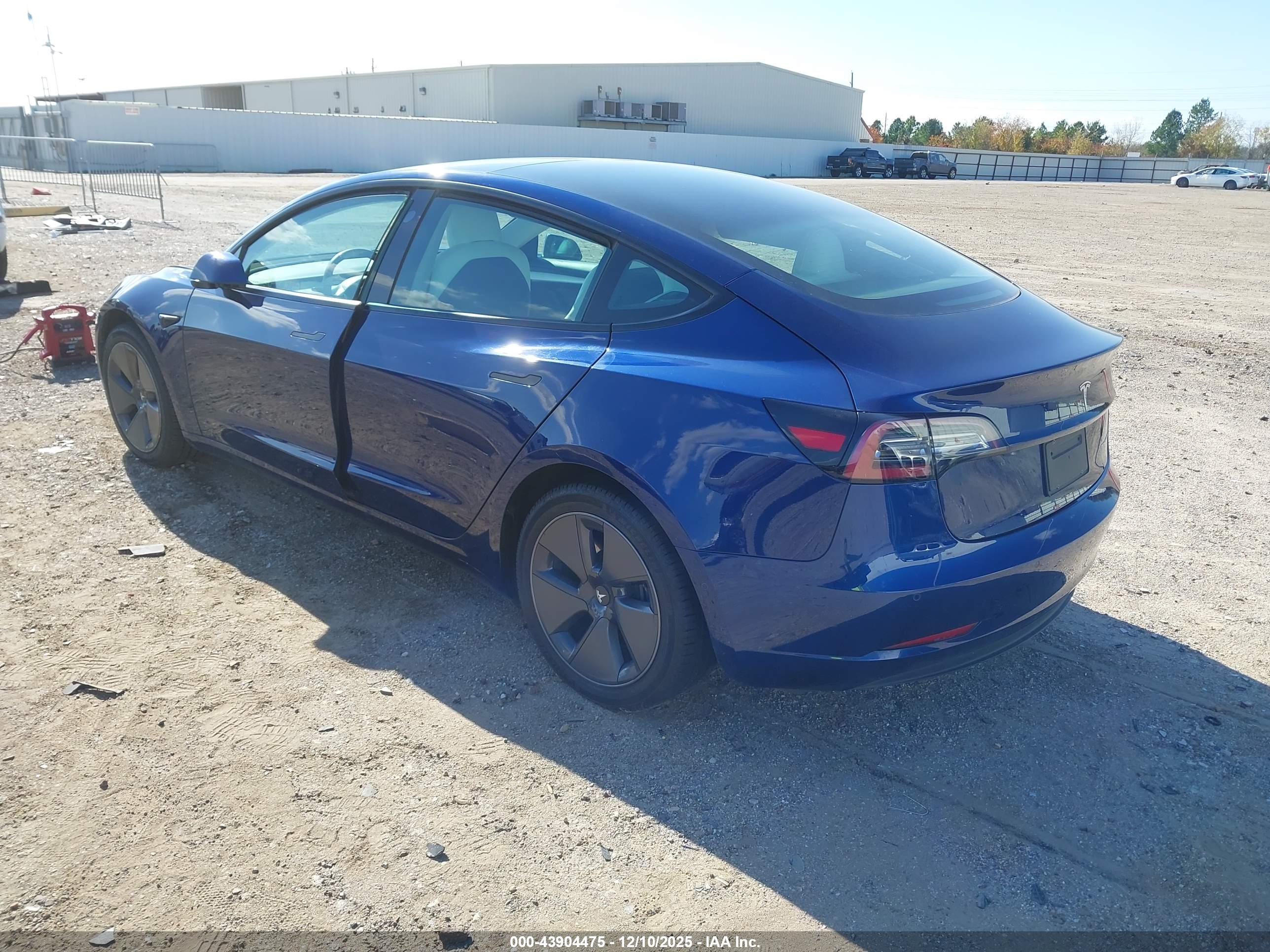TESLA MODEL image 3