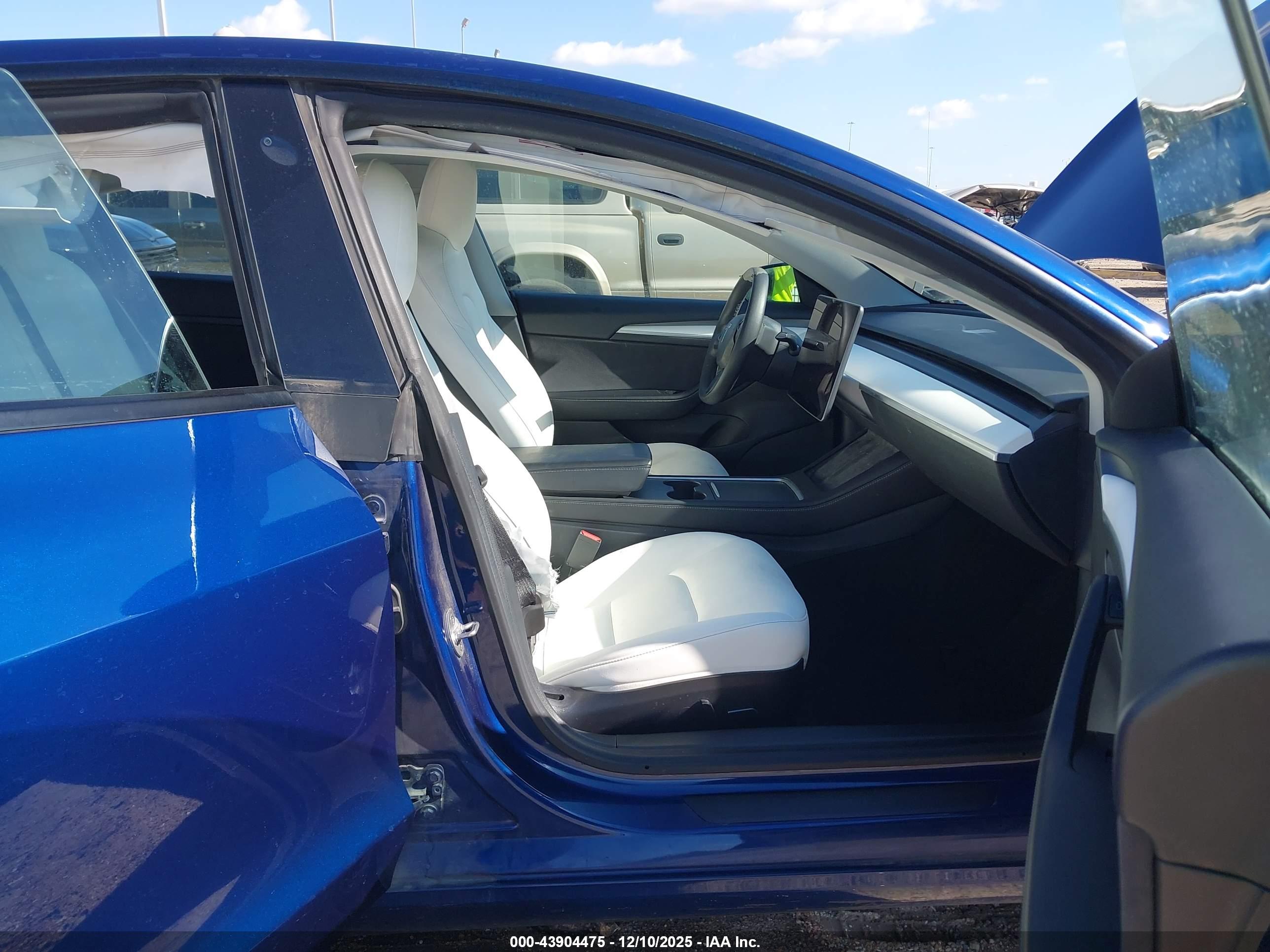 TESLA MODEL image 5