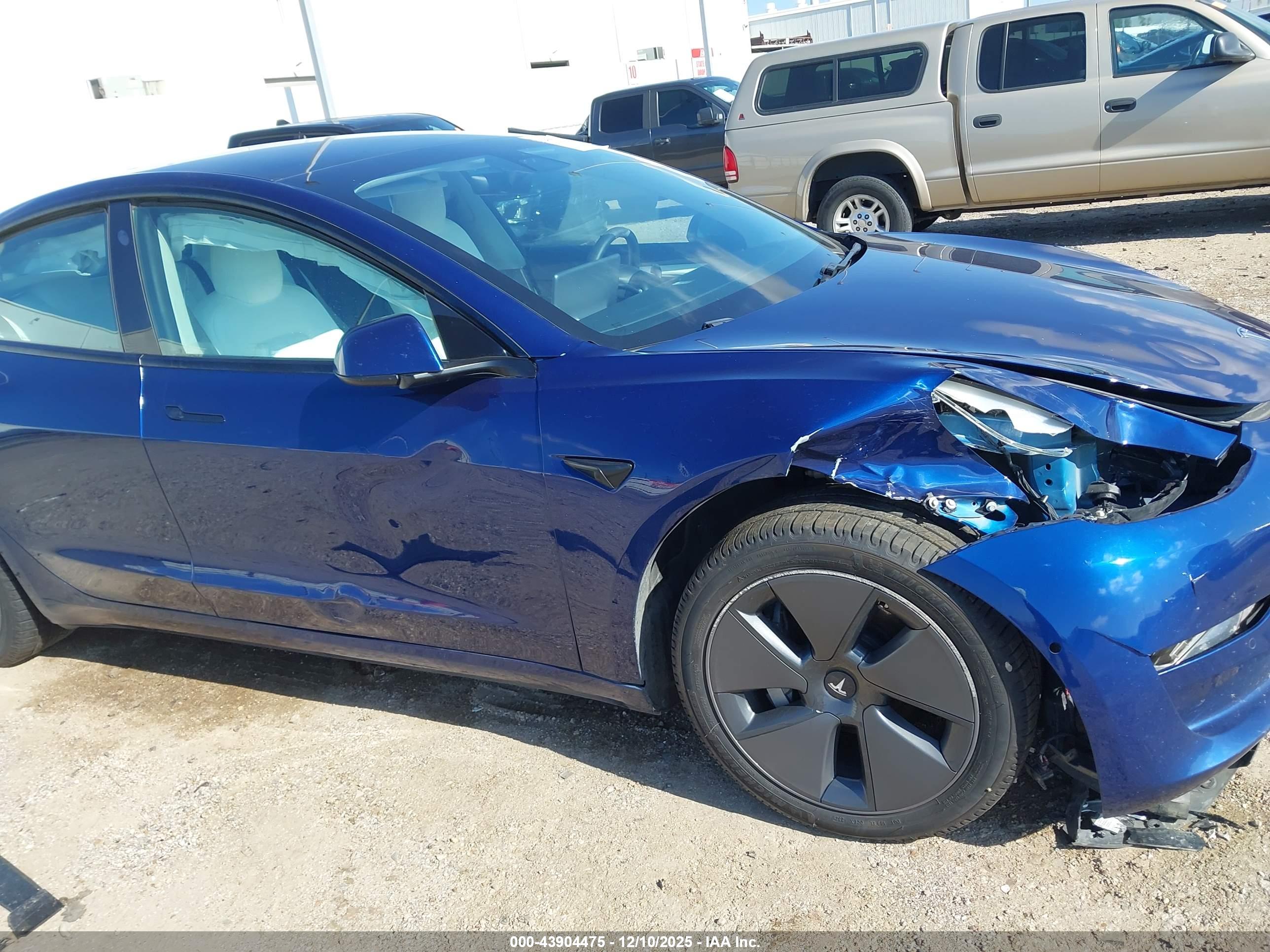 TESLA MODEL image 6