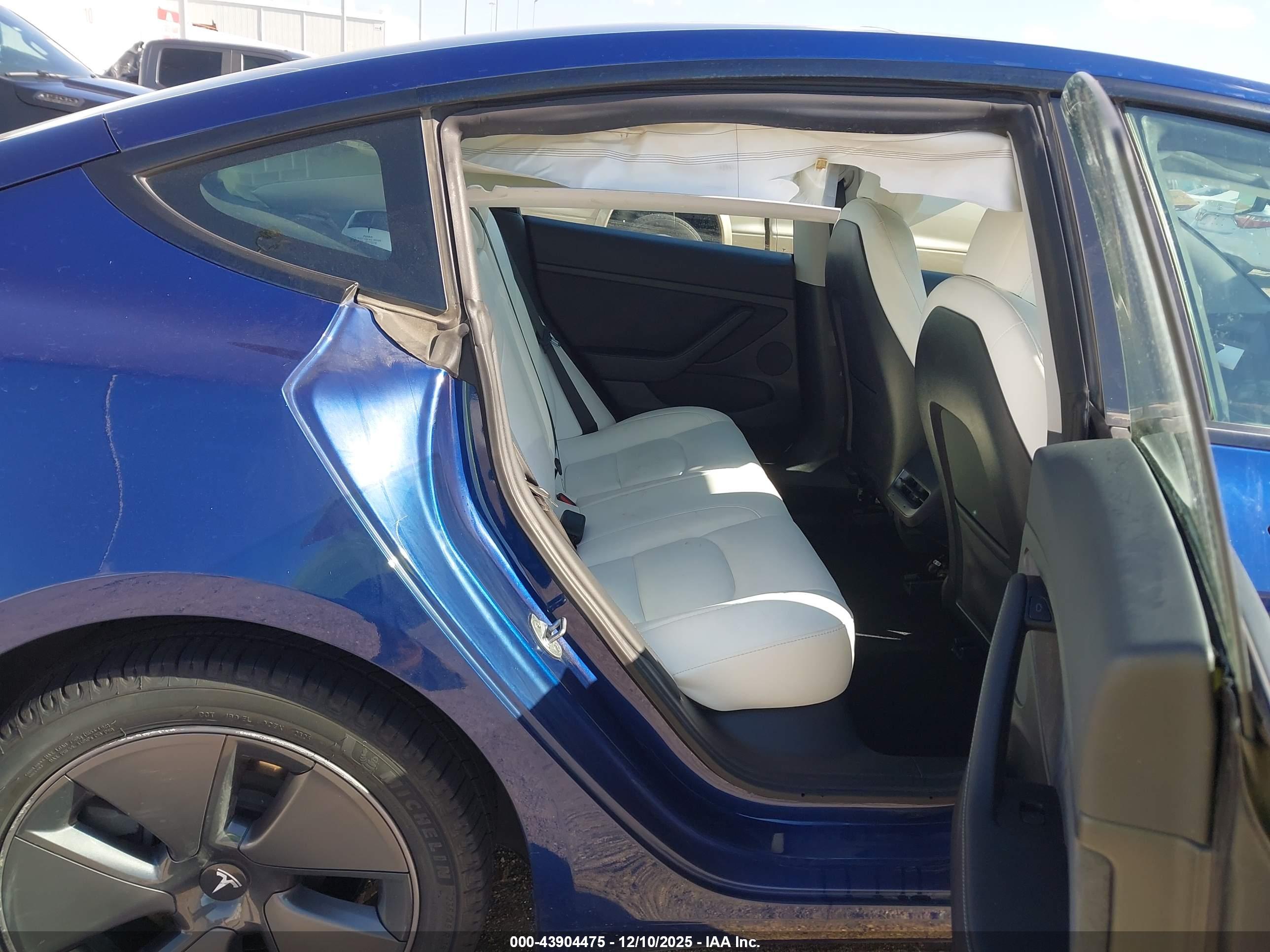 TESLA MODEL image 8