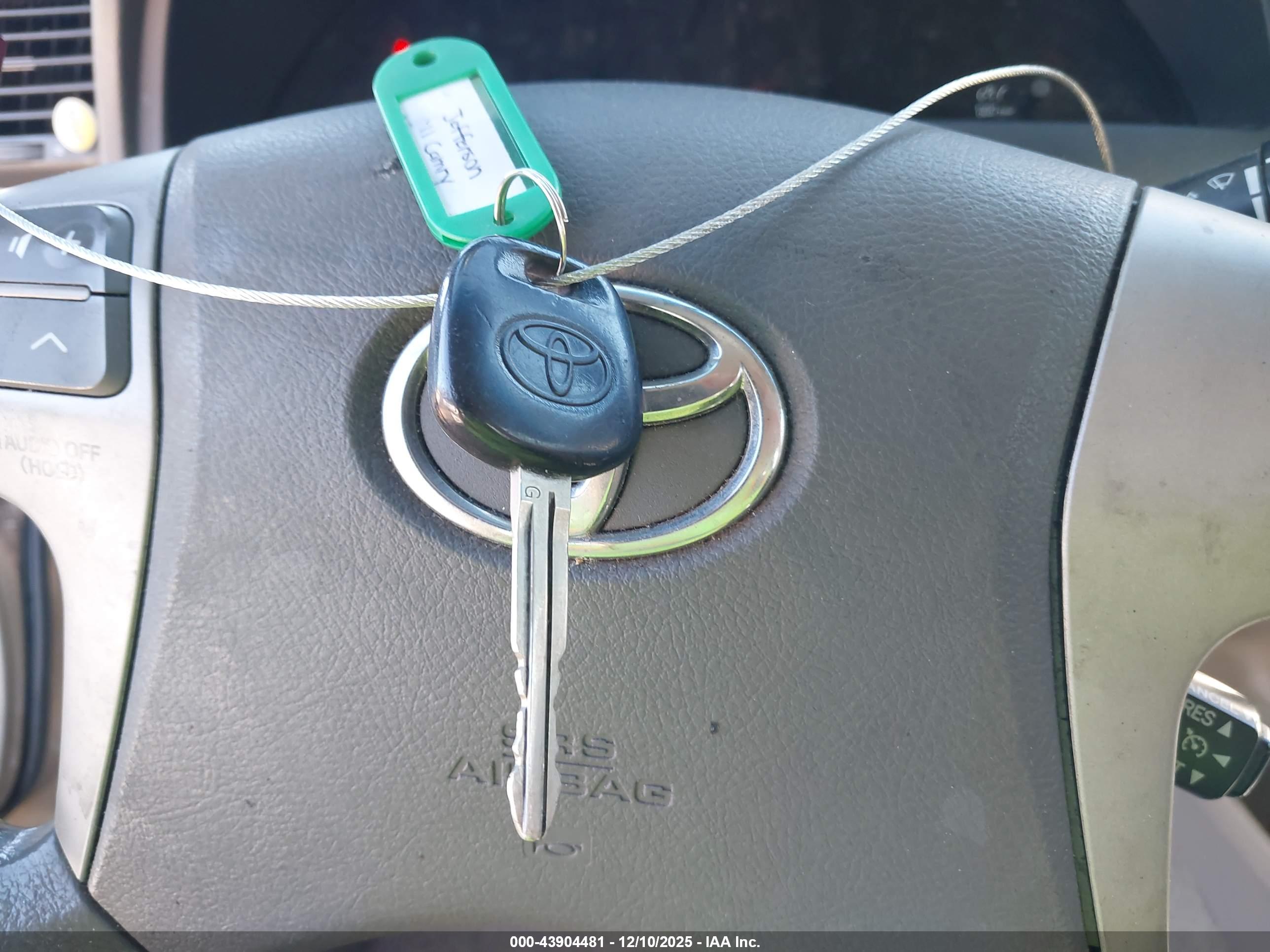 TOYOTA CAMRY image 11