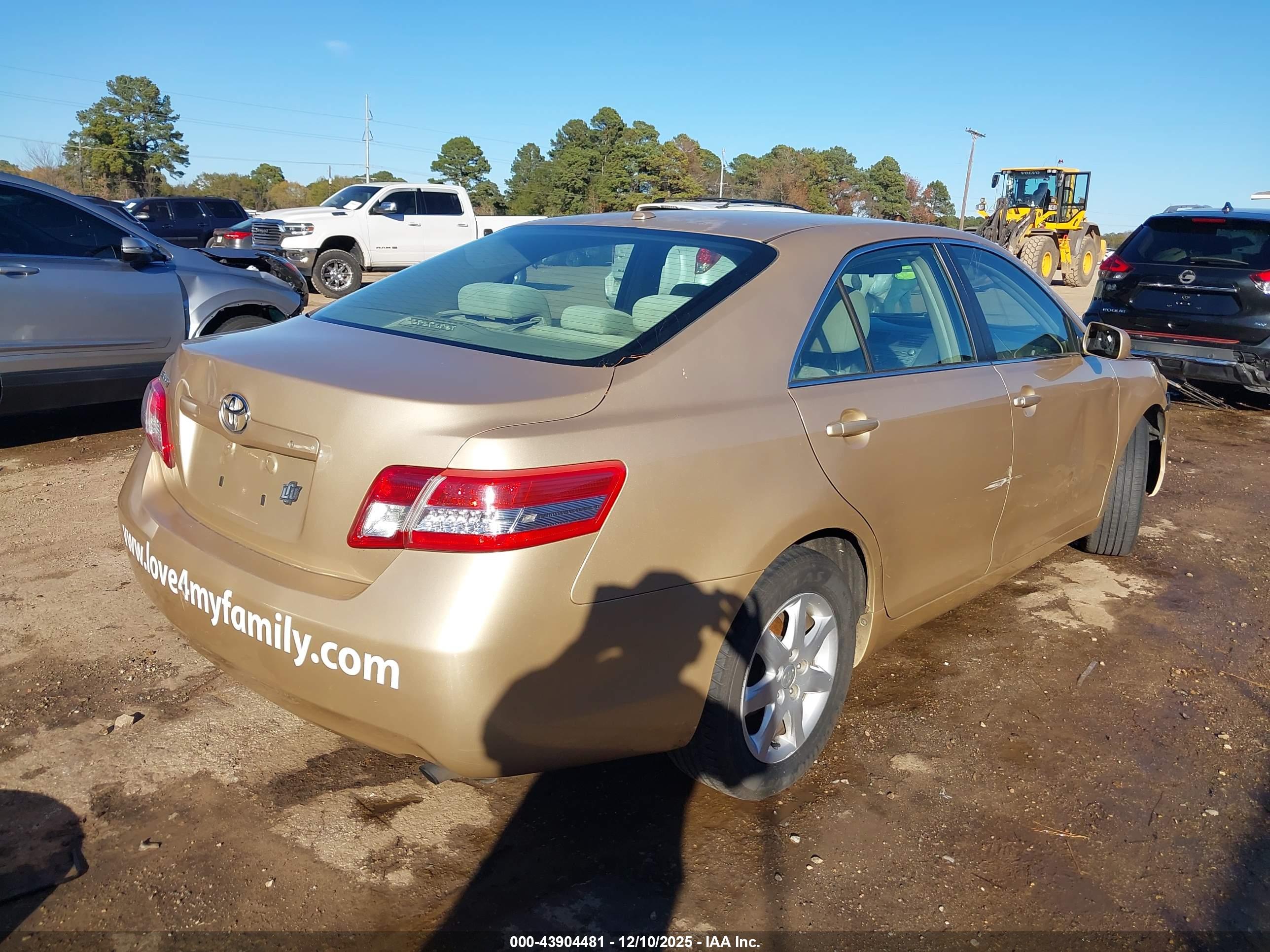 TOYOTA CAMRY image 4