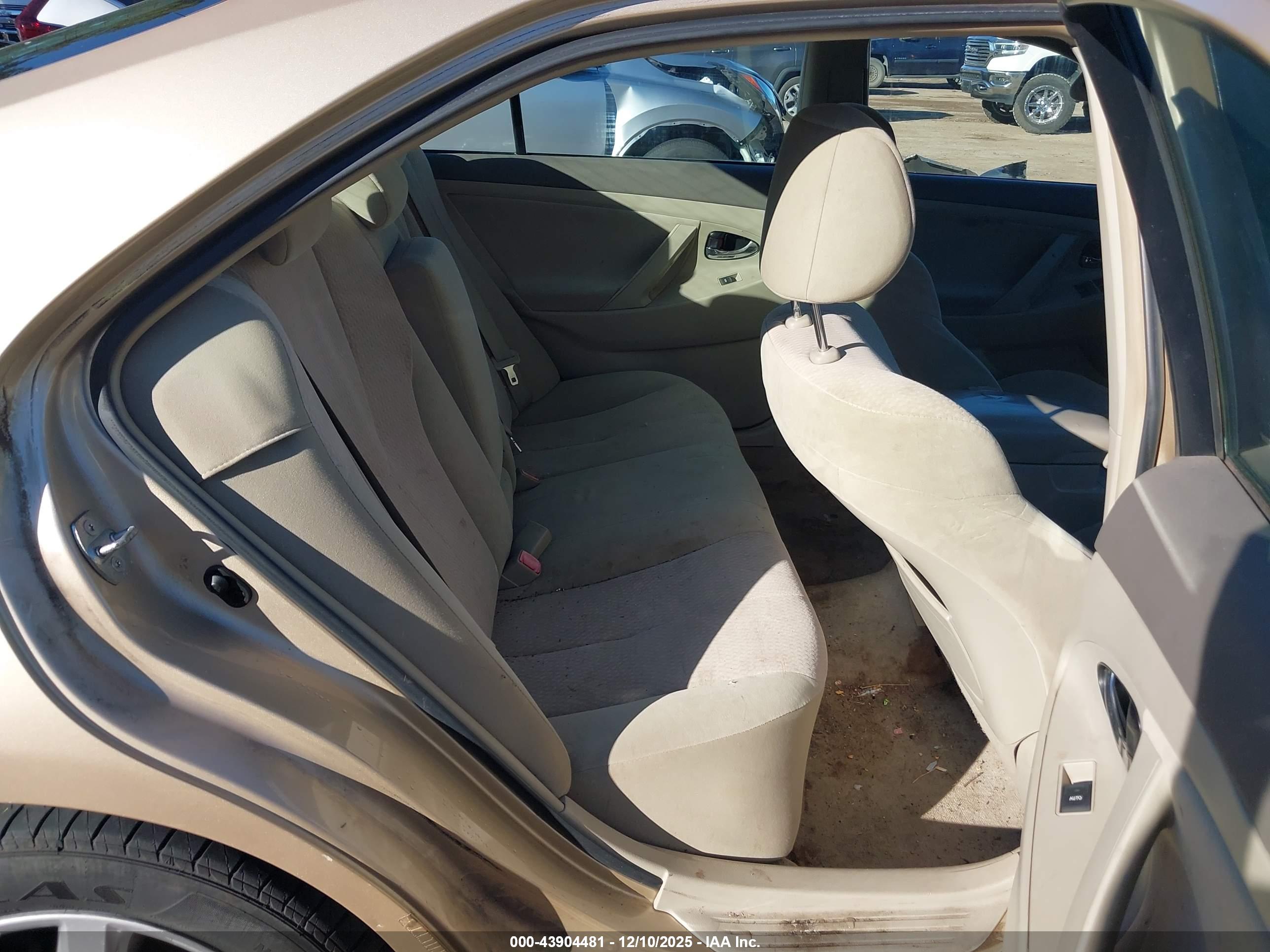 TOYOTA CAMRY image 8