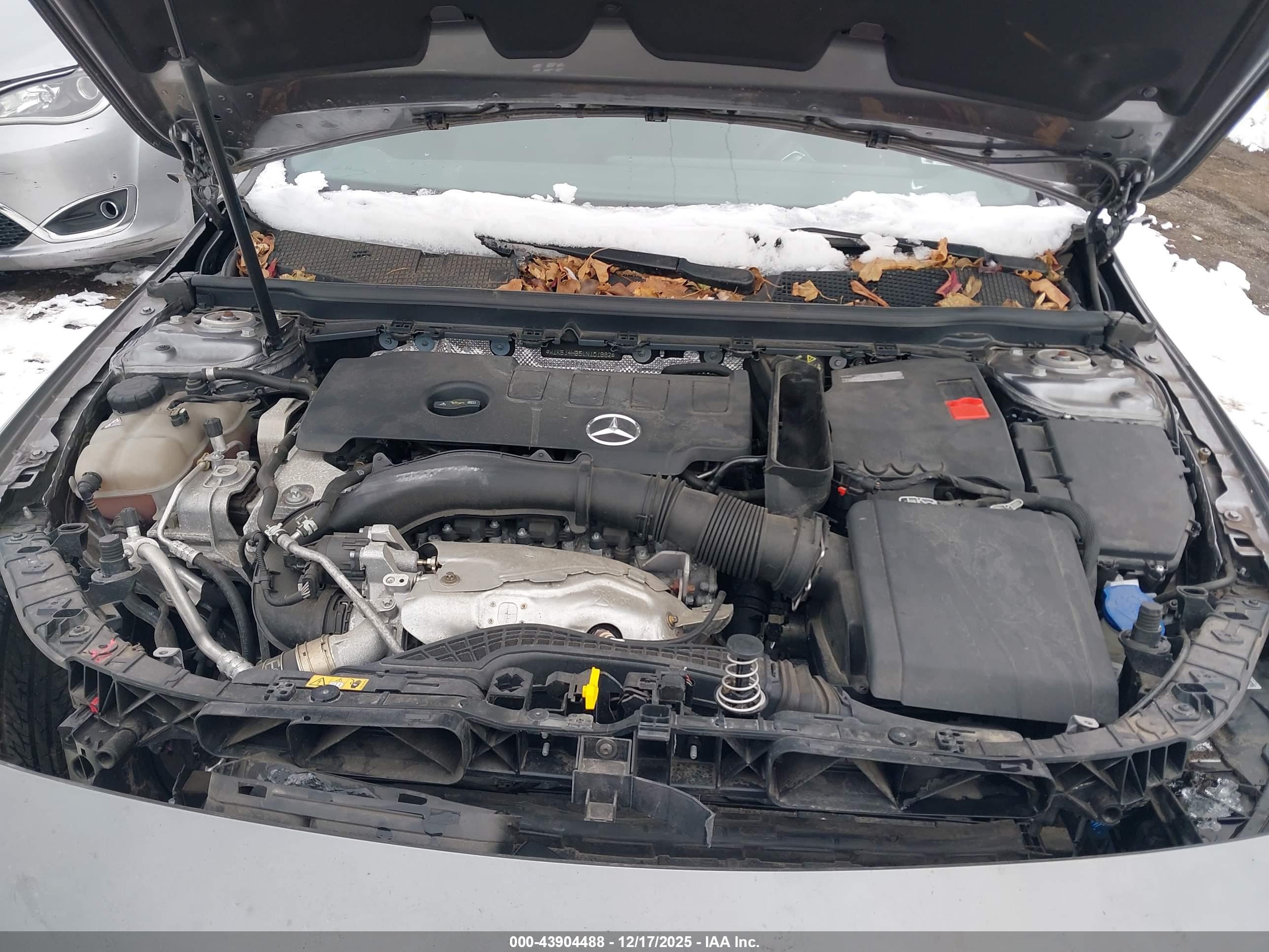 MERCEDES-BENZ CLA image 10