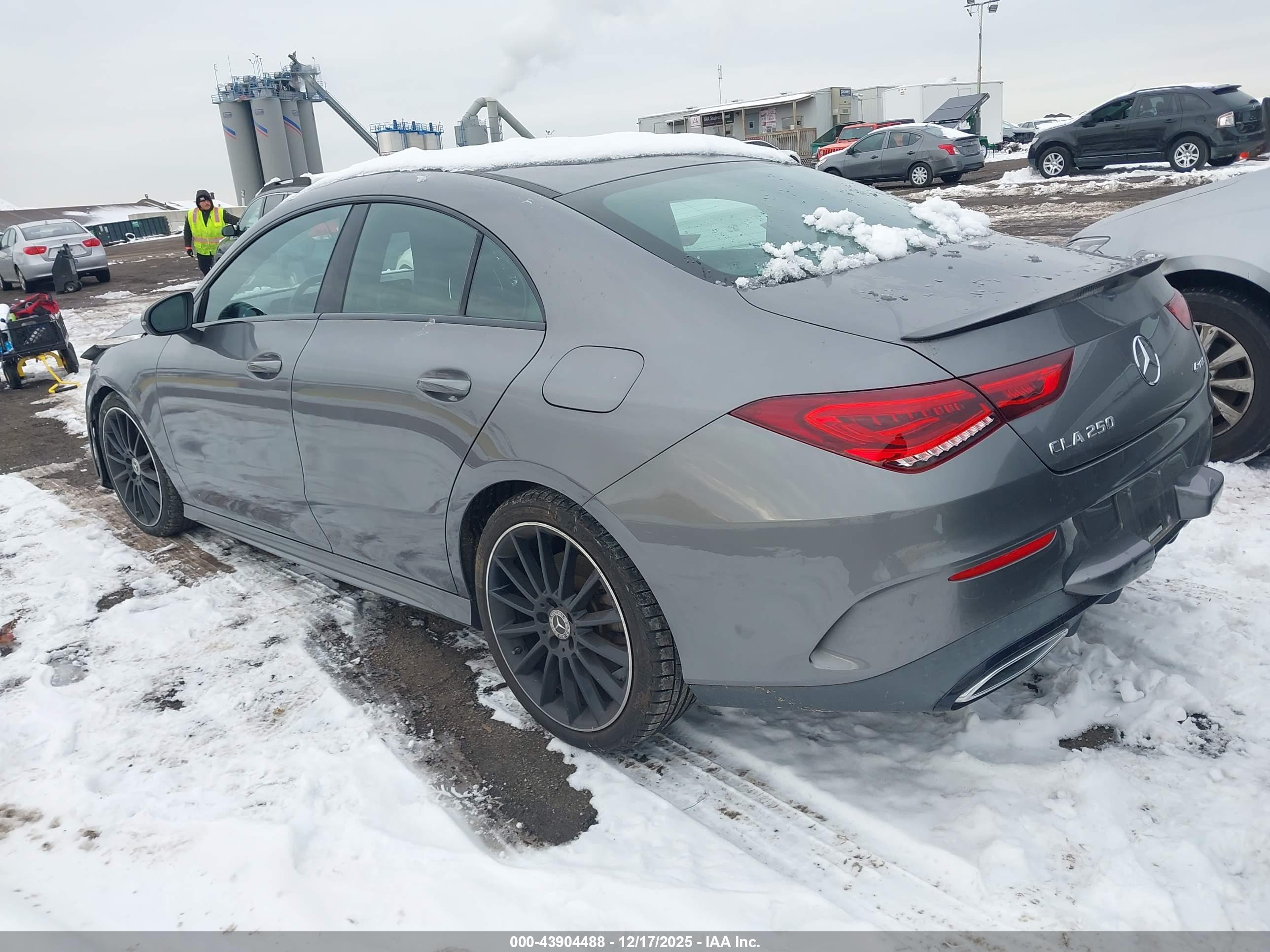MERCEDES-BENZ CLA image 3