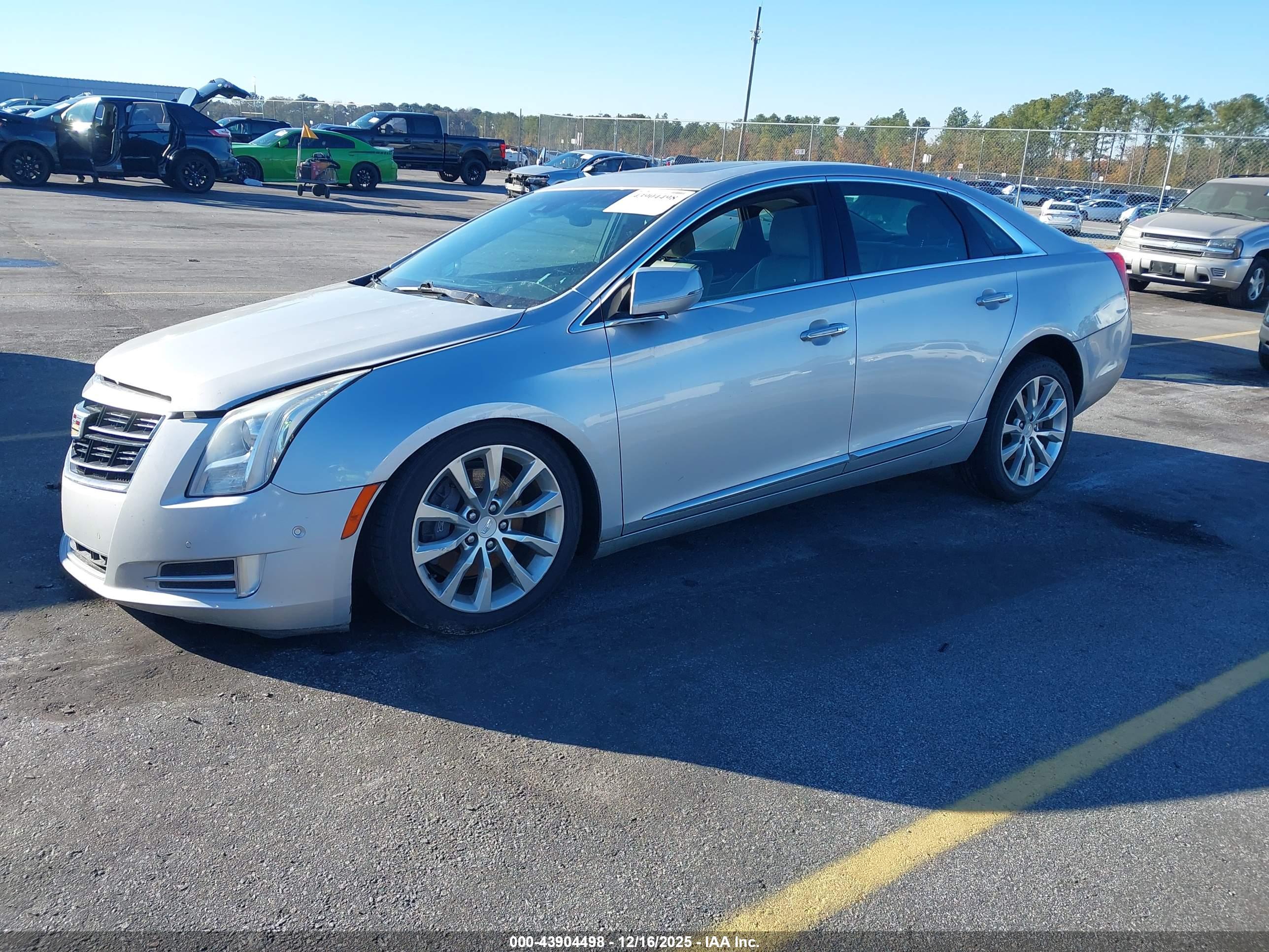 CADILLAC XTS image 2