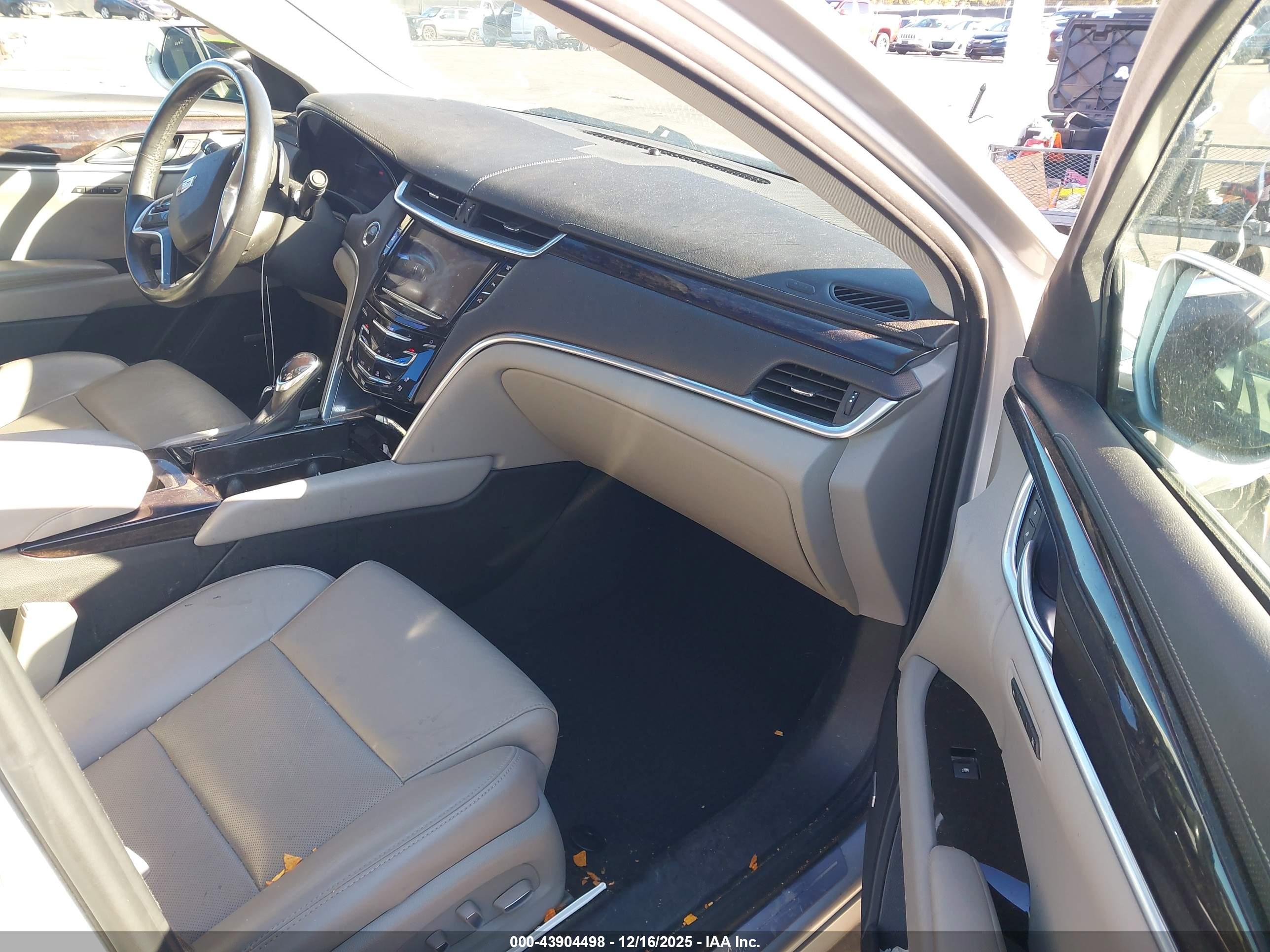 CADILLAC XTS image 5