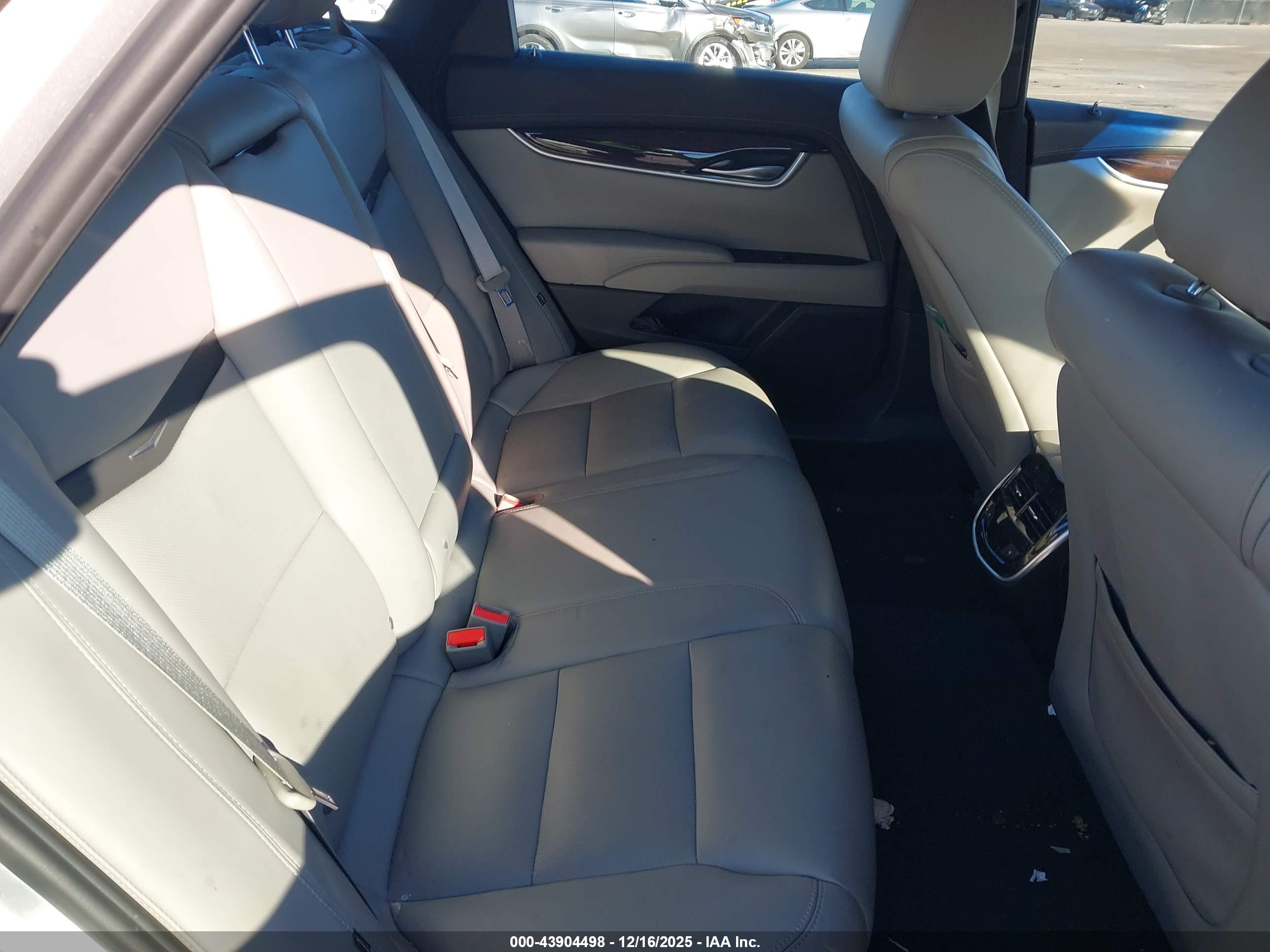 CADILLAC XTS image 8
