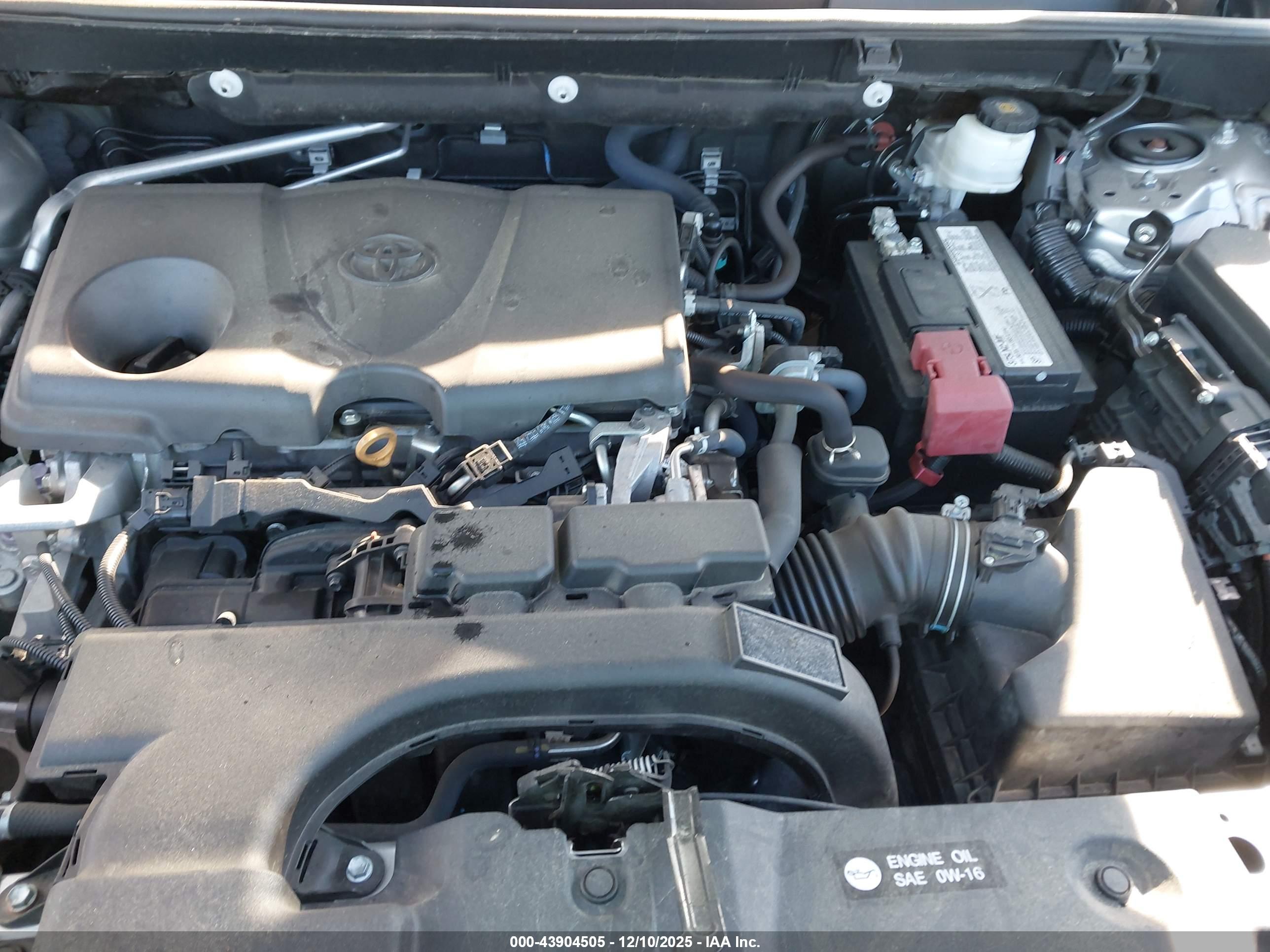 TOYOTA RAV4 image 10