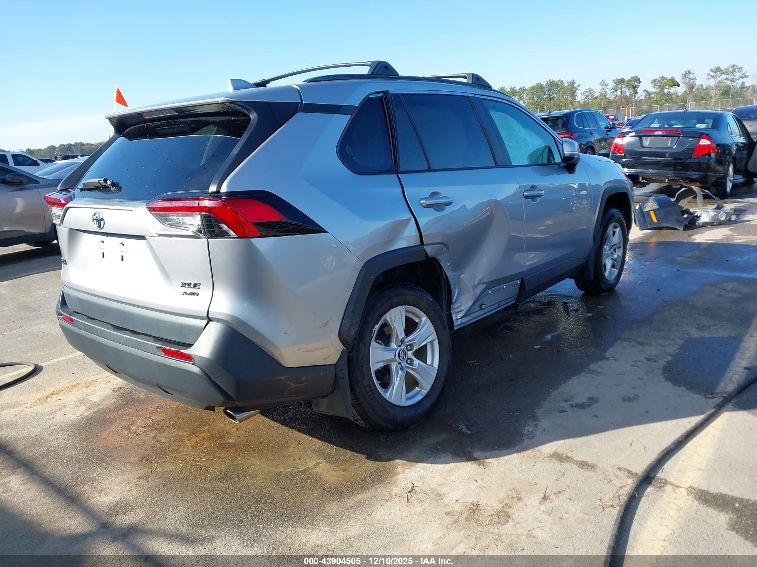 TOYOTA RAV4 image 4