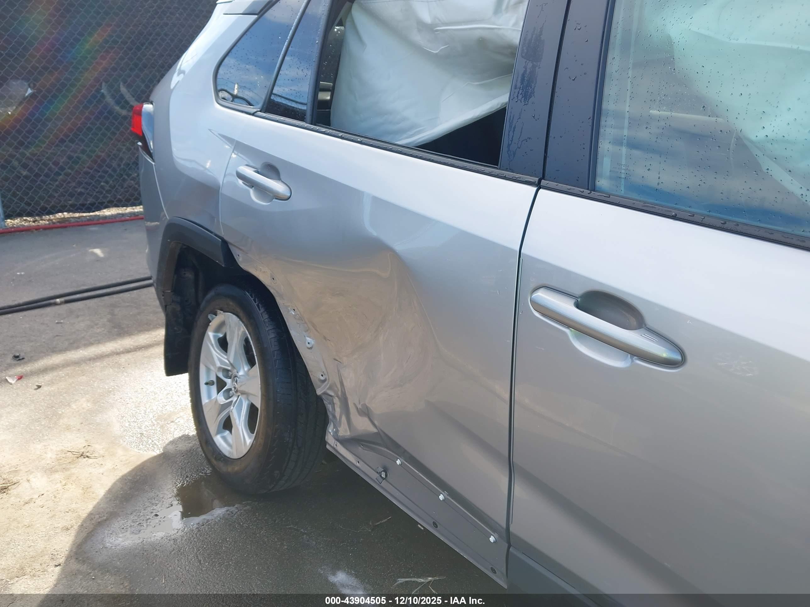 TOYOTA RAV4 image 6