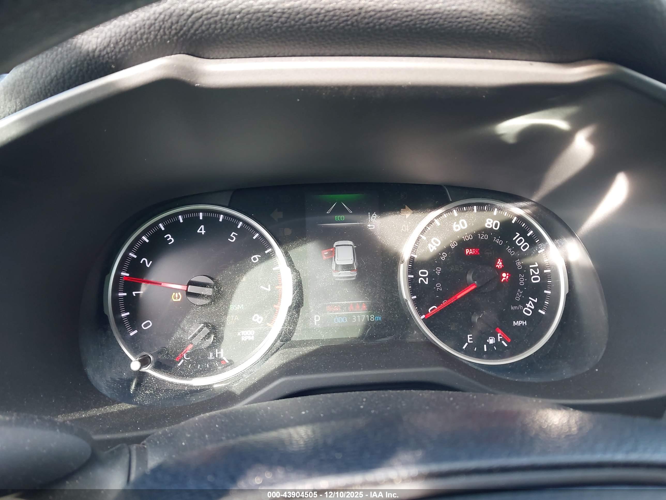 TOYOTA RAV4 image 7