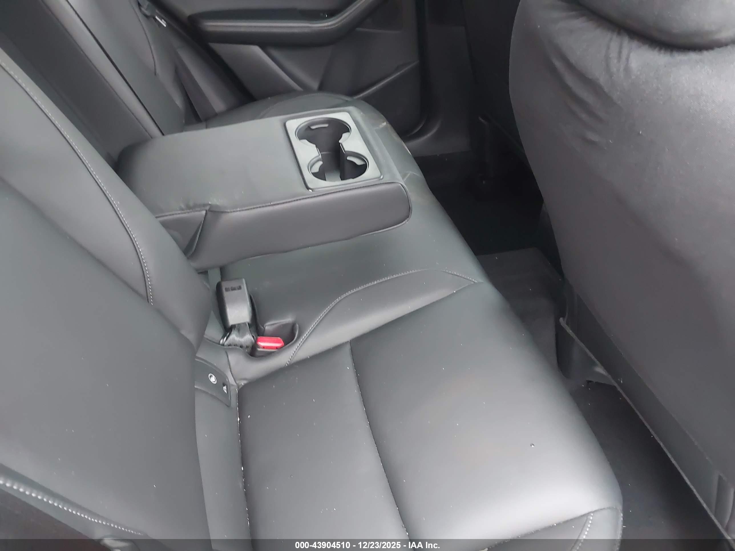 MAZDA CX-30 image 8