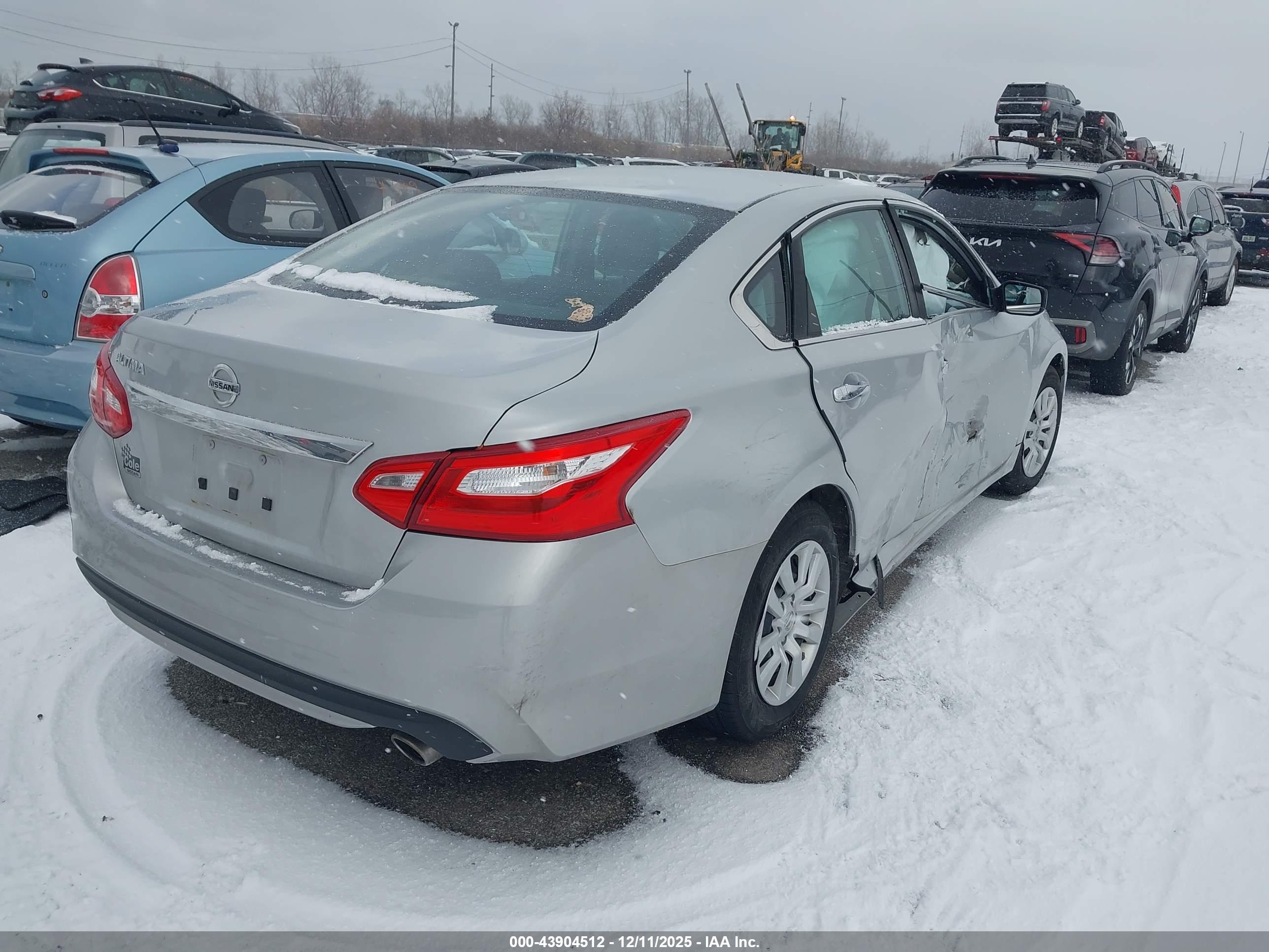 NISSAN ALTIMA image 4