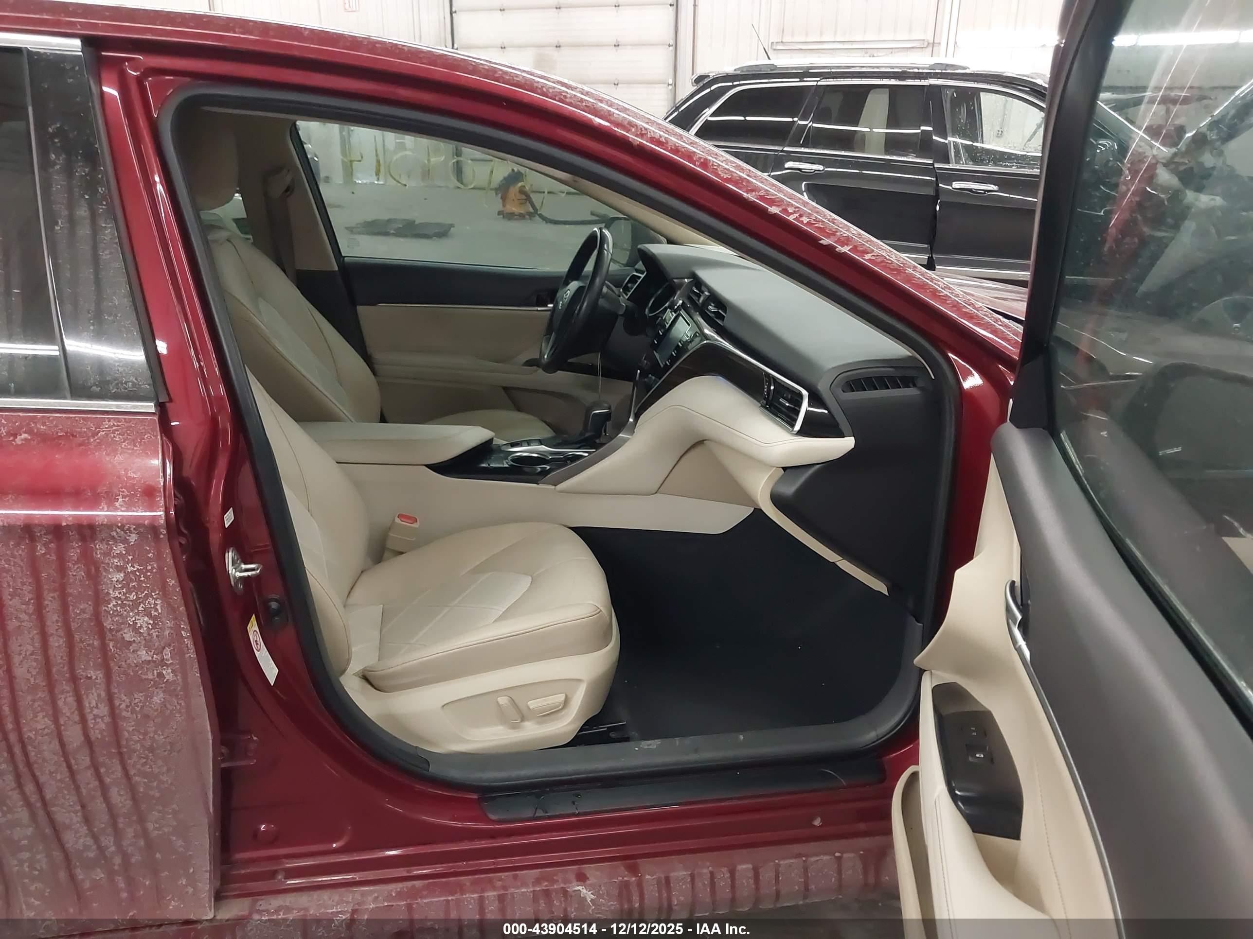 TOYOTA CAMRY image 5