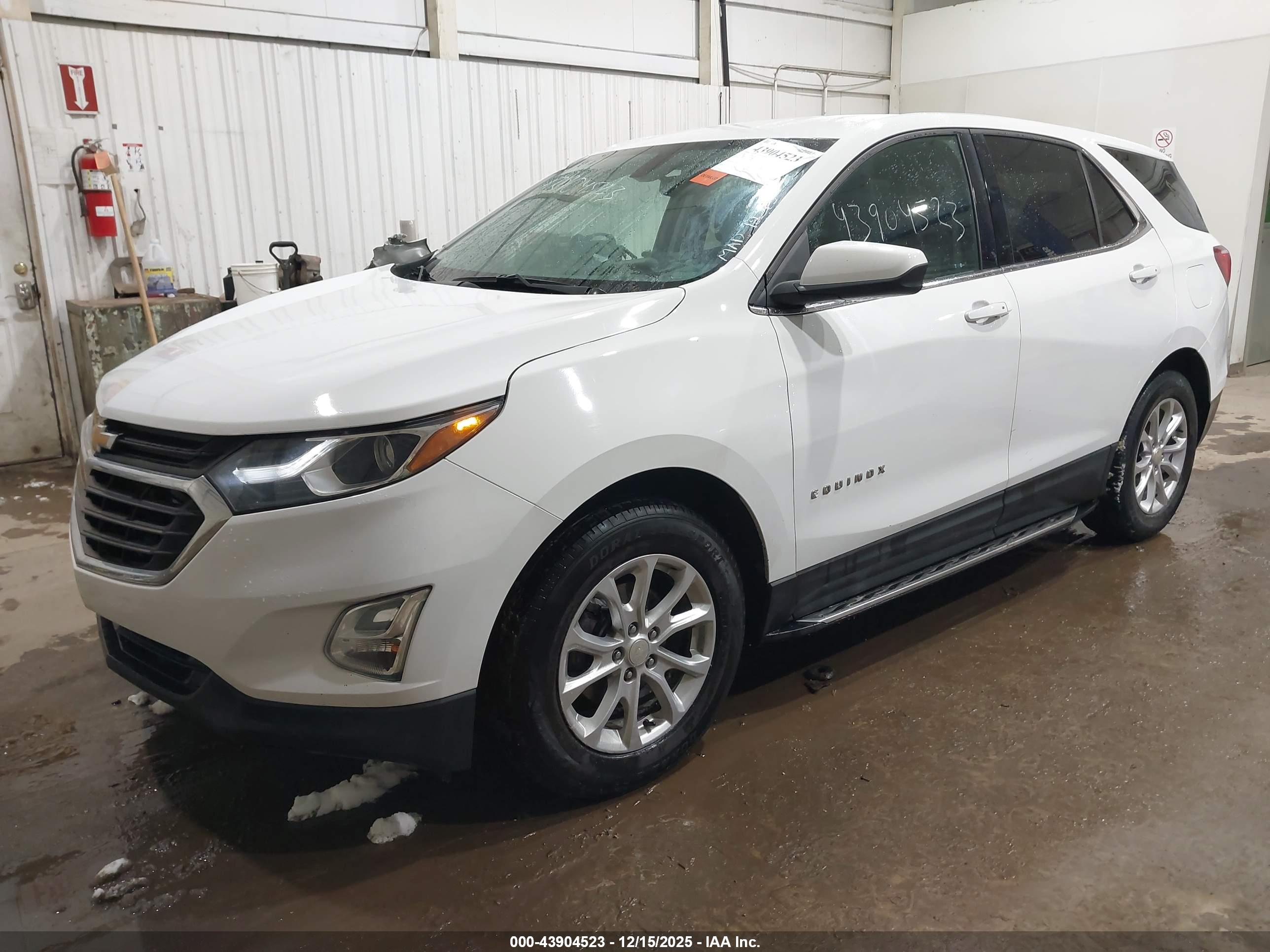 CHEVROLET EQUINOX image 2