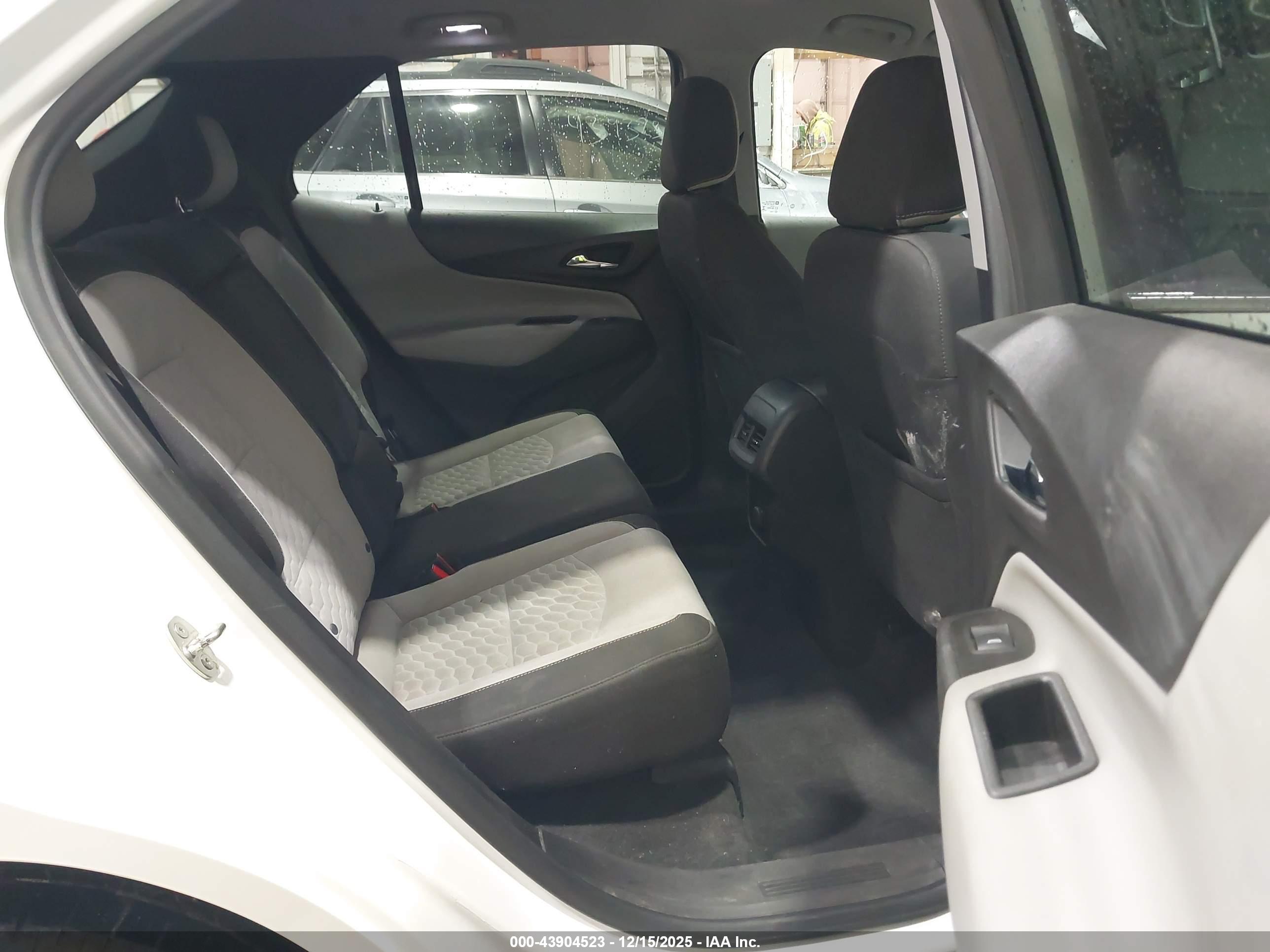 CHEVROLET EQUINOX image 8