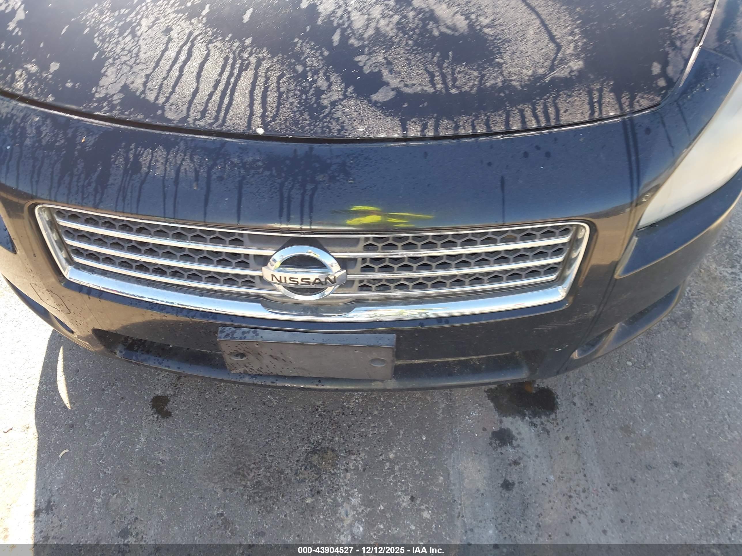 NISSAN MAXIMA image 6