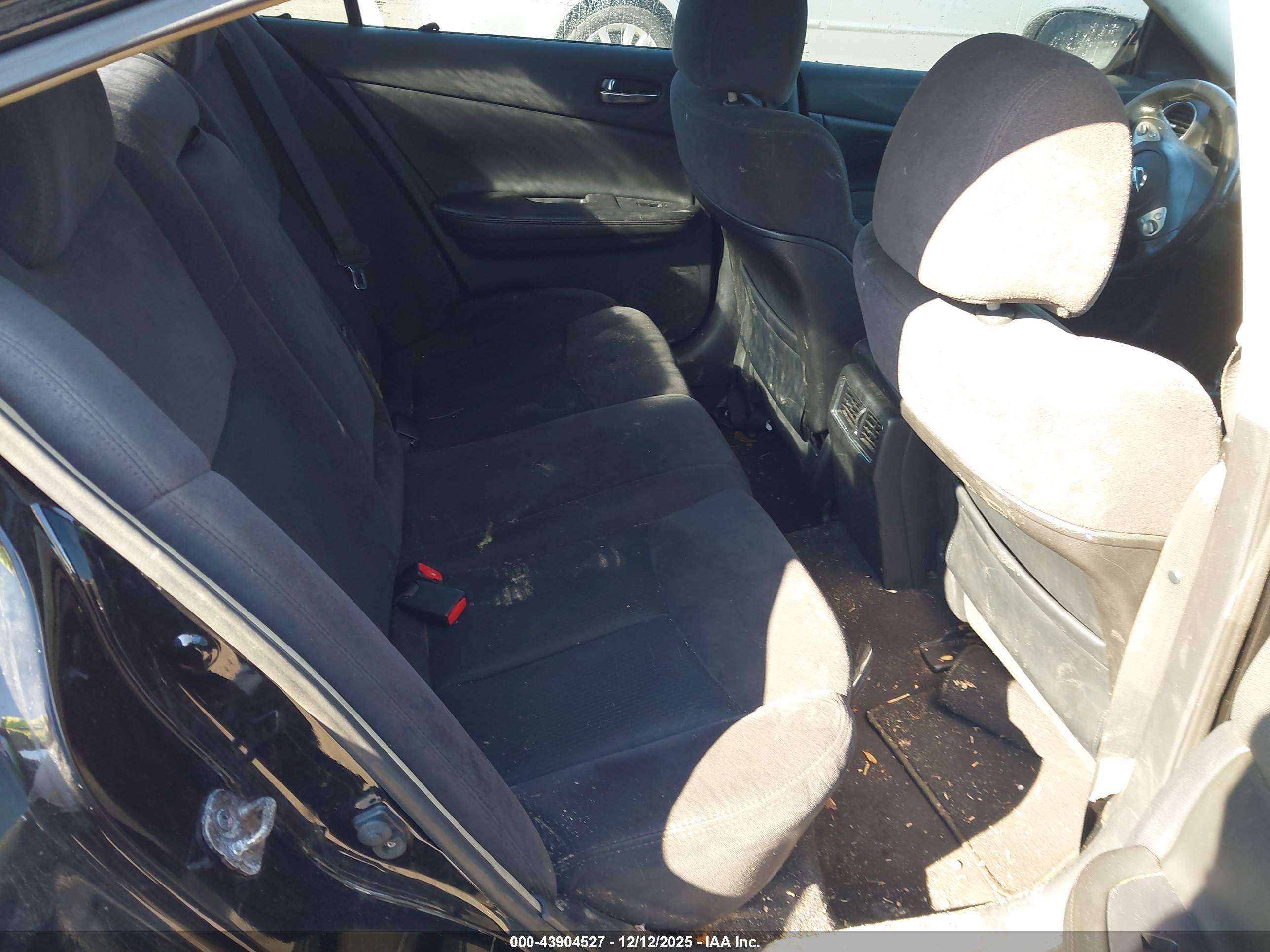 NISSAN MAXIMA image 8