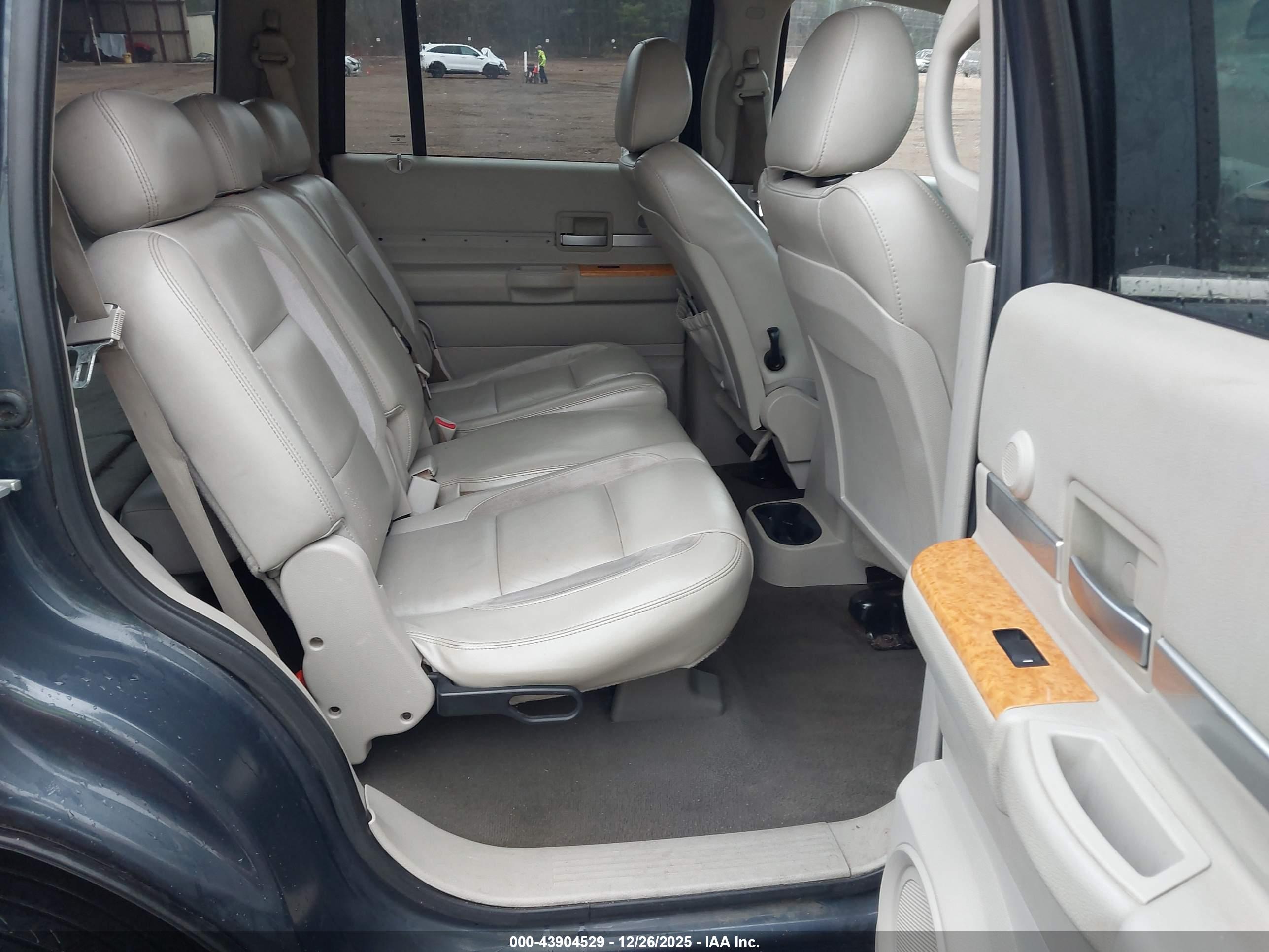 CHRYSLER ASPEN image 8