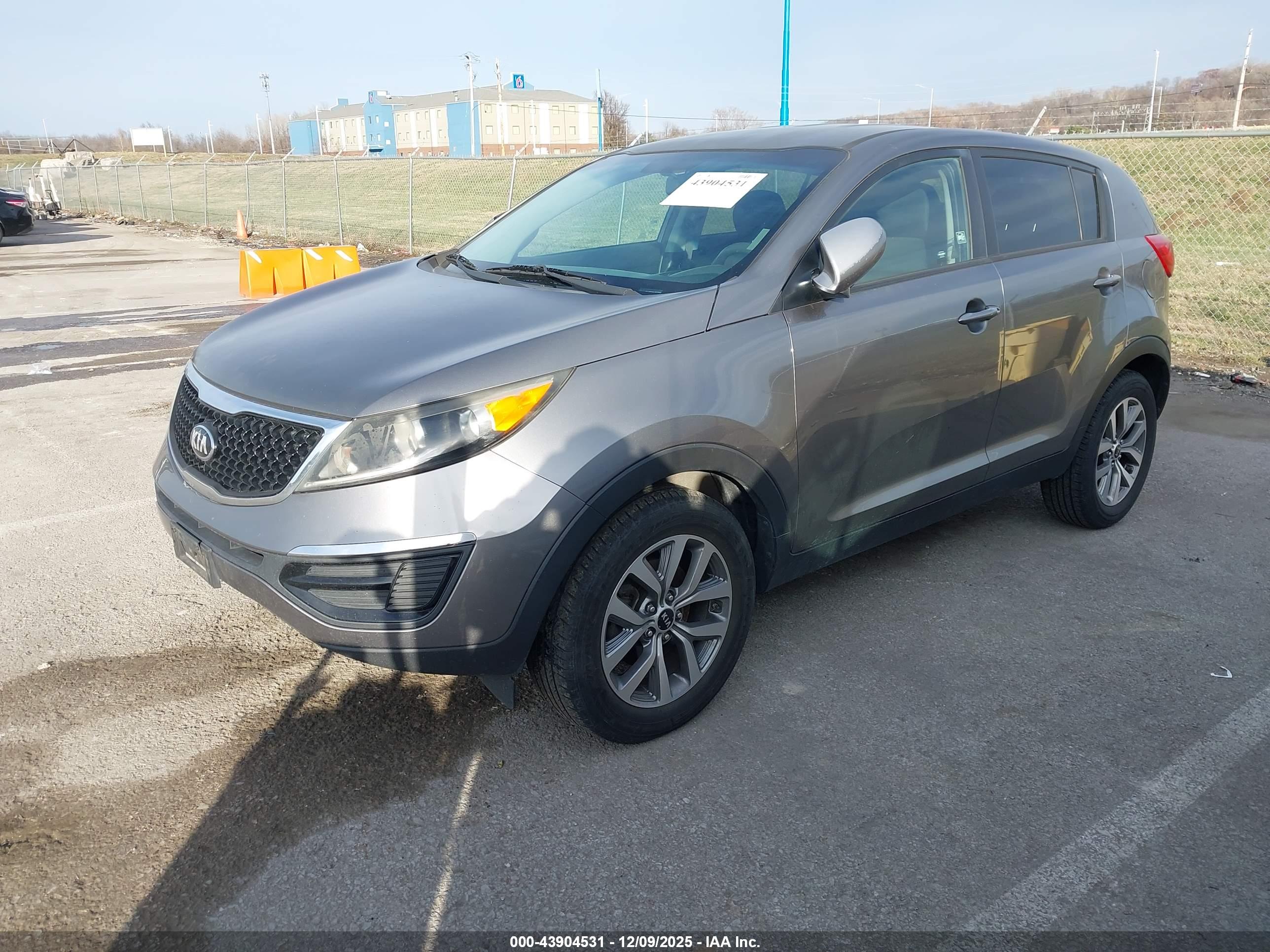 KIA SPORTAGE image 2