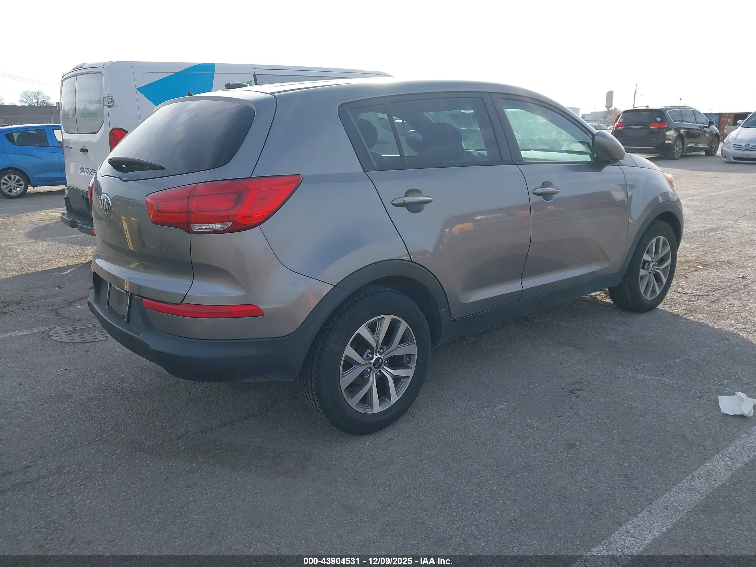 KIA SPORTAGE image 4