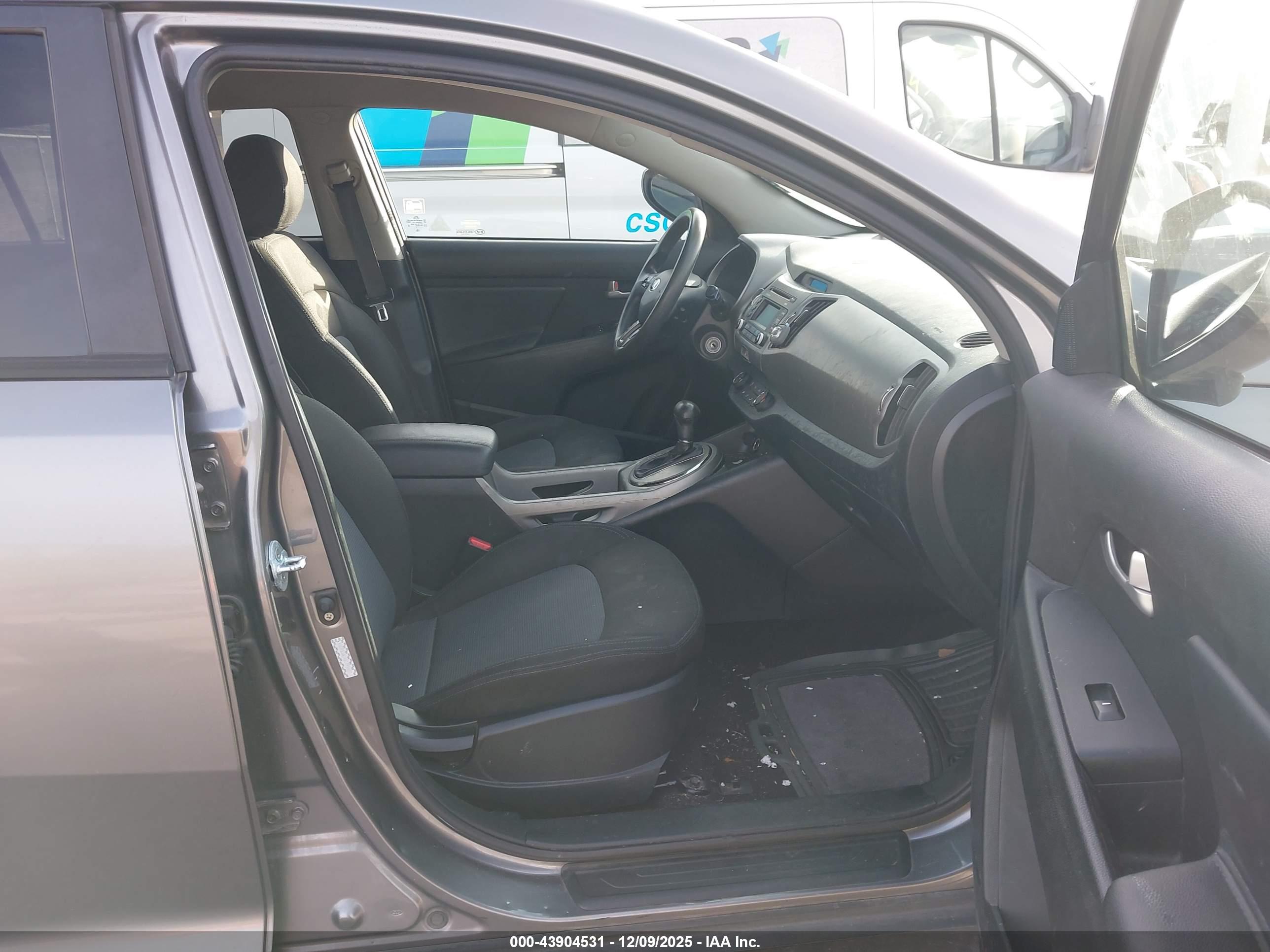 KIA SPORTAGE image 5