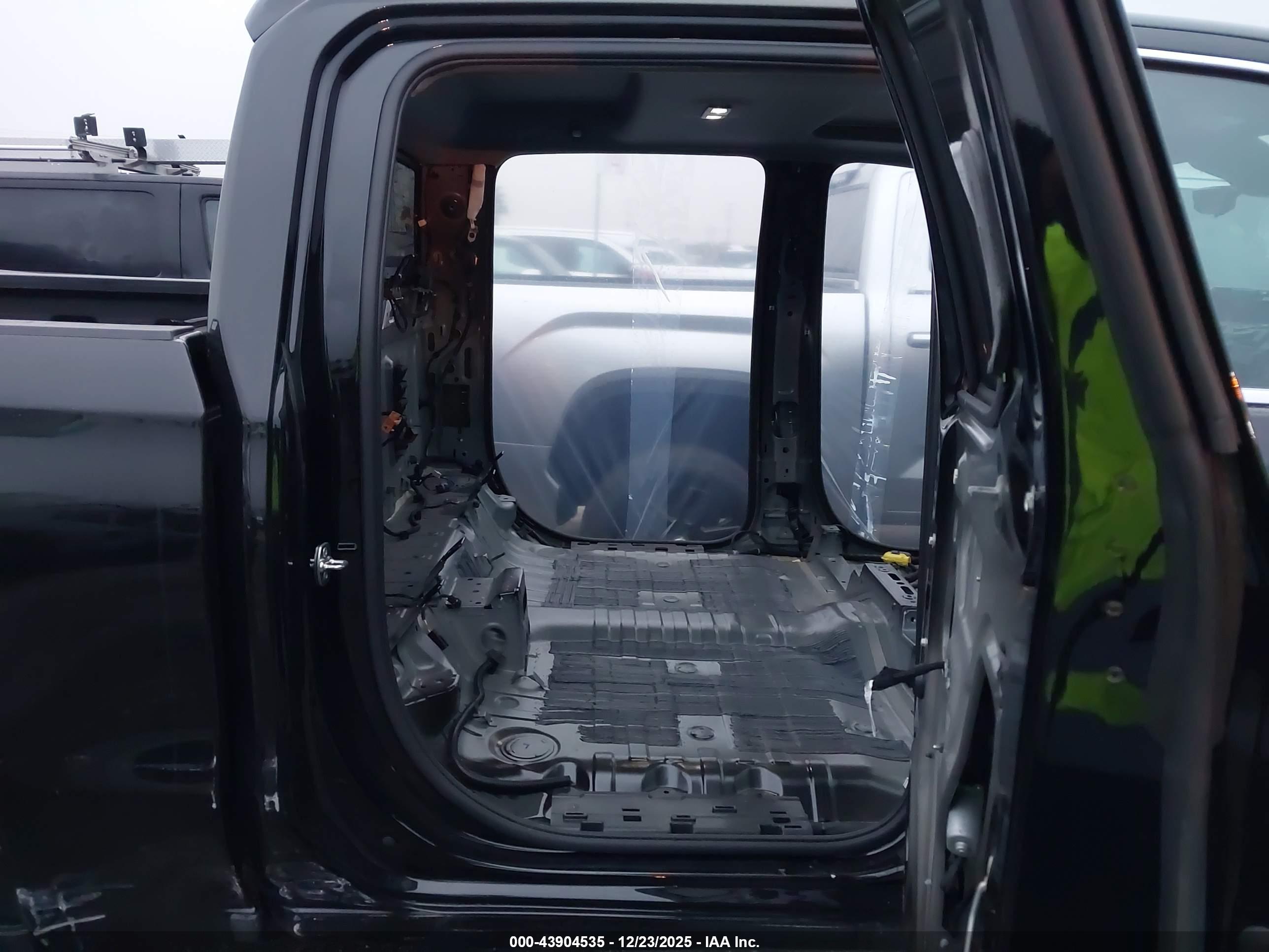 GMC SIERRA image 8