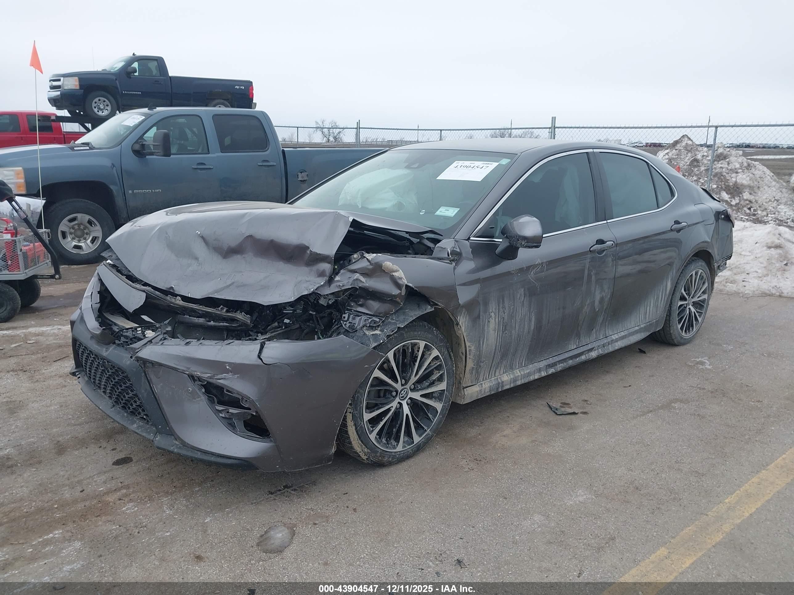 TOYOTA CAMRY image 2