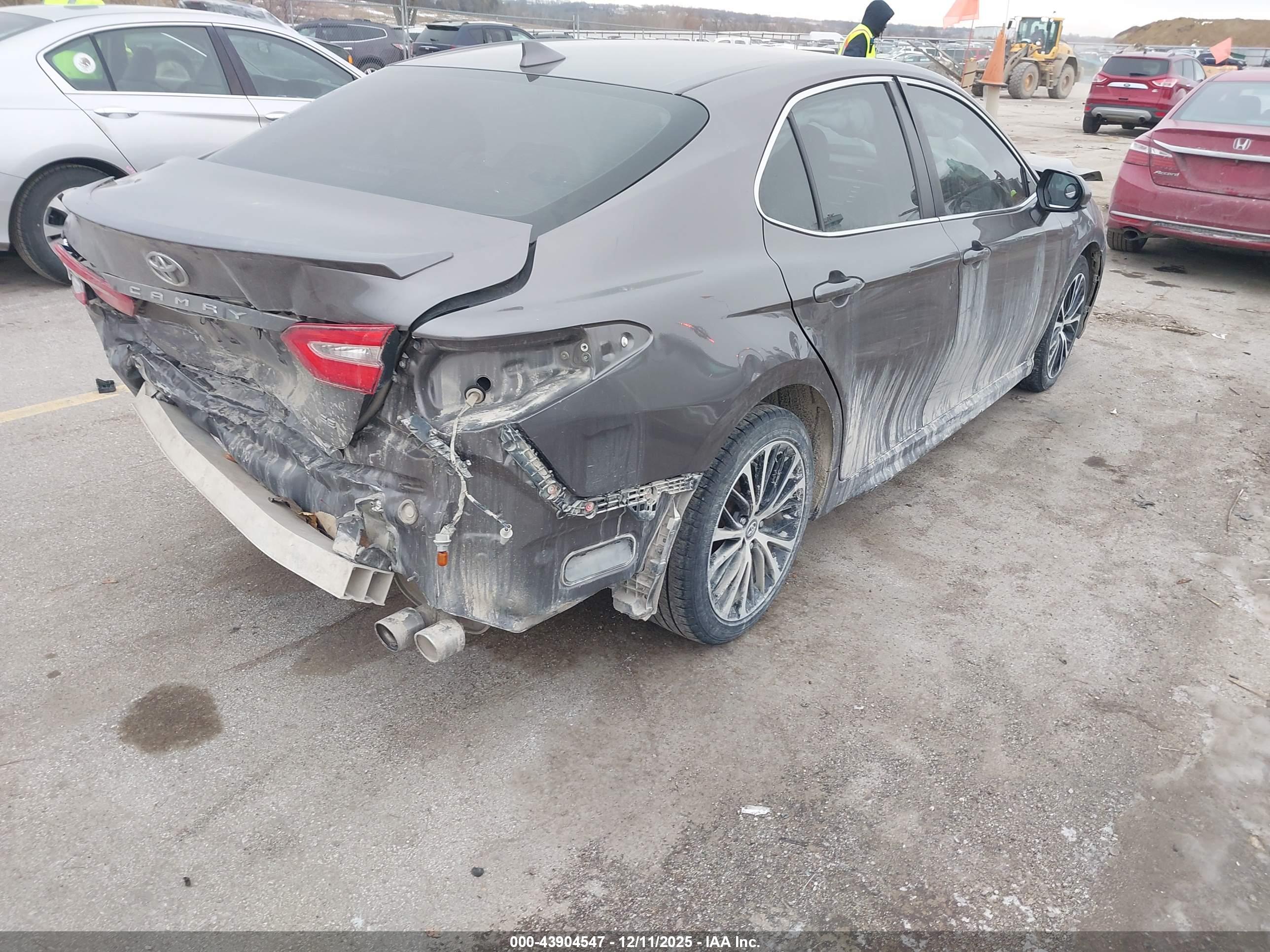 TOYOTA CAMRY image 4